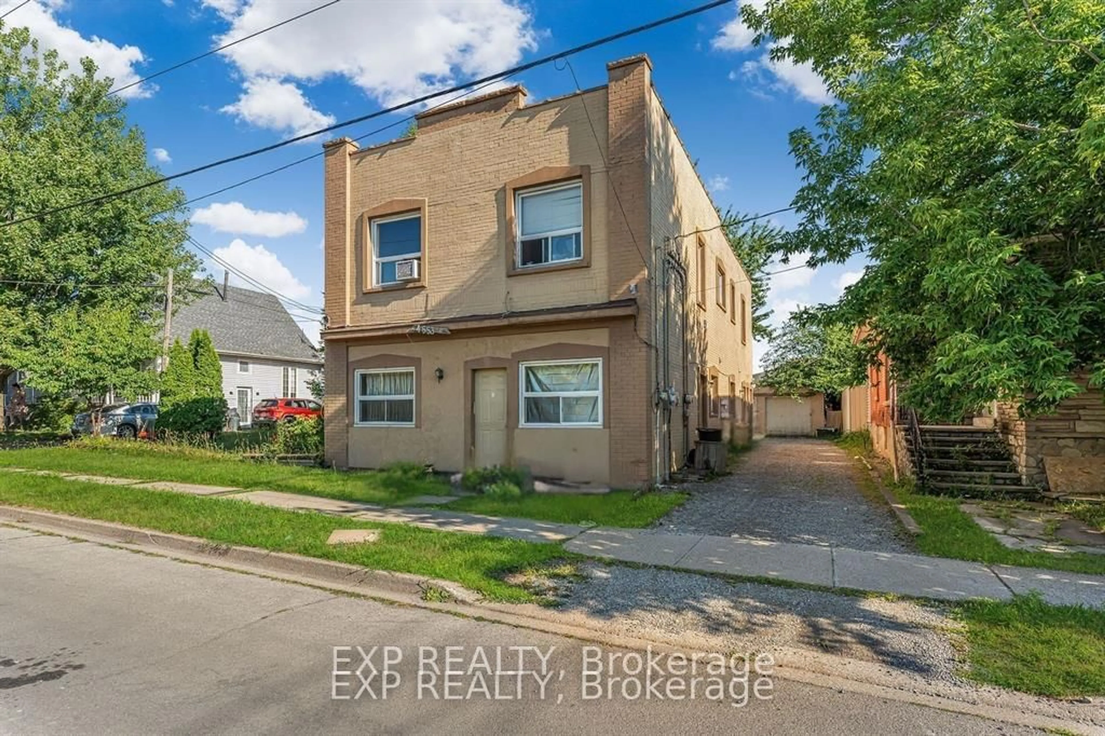 A pic from outside/outdoor area/front of a property/back of a property/a pic from drone, street for 4553 Ferguson St, Niagara Falls Ontario L2E 2Y7