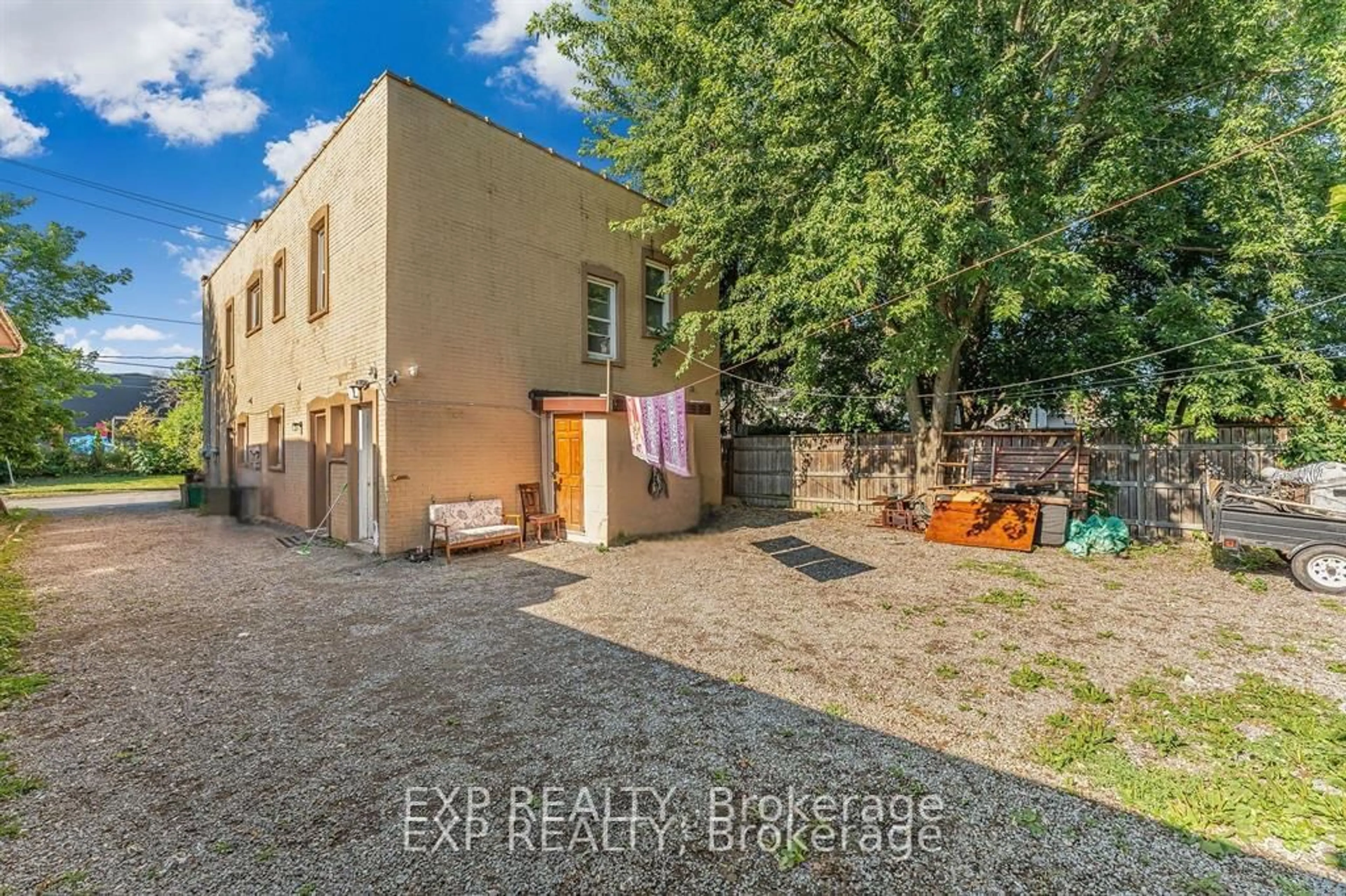 A pic from outside/outdoor area/front of a property/back of a property/a pic from drone, street for 4553 Ferguson St, Niagara Falls Ontario L2E 2Y7
