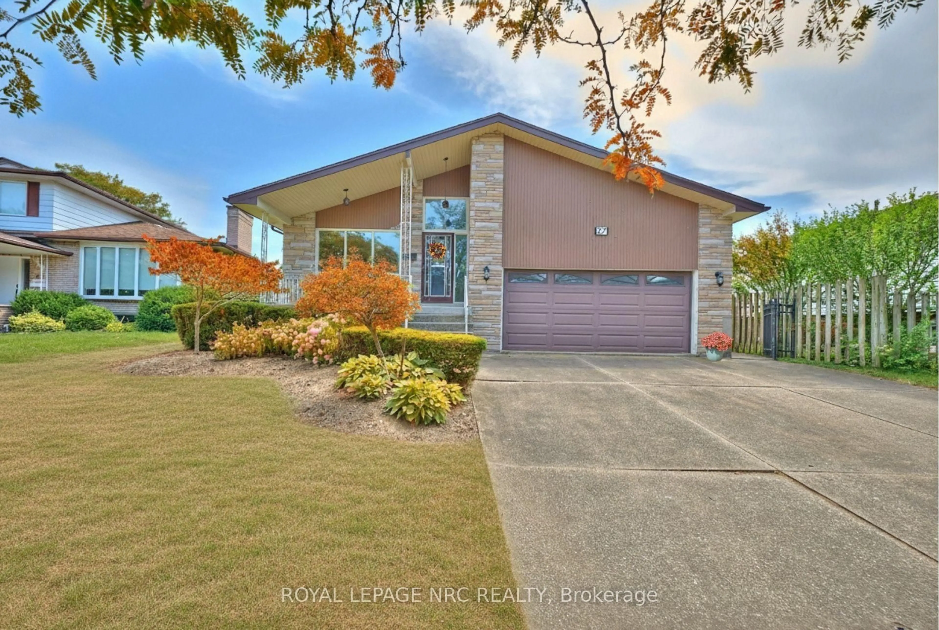 A pic from outside/outdoor area/front of a property/back of a property/a pic from drone, street for 27 Orlando Dr, St. Catharines Ontario L2N 6V5