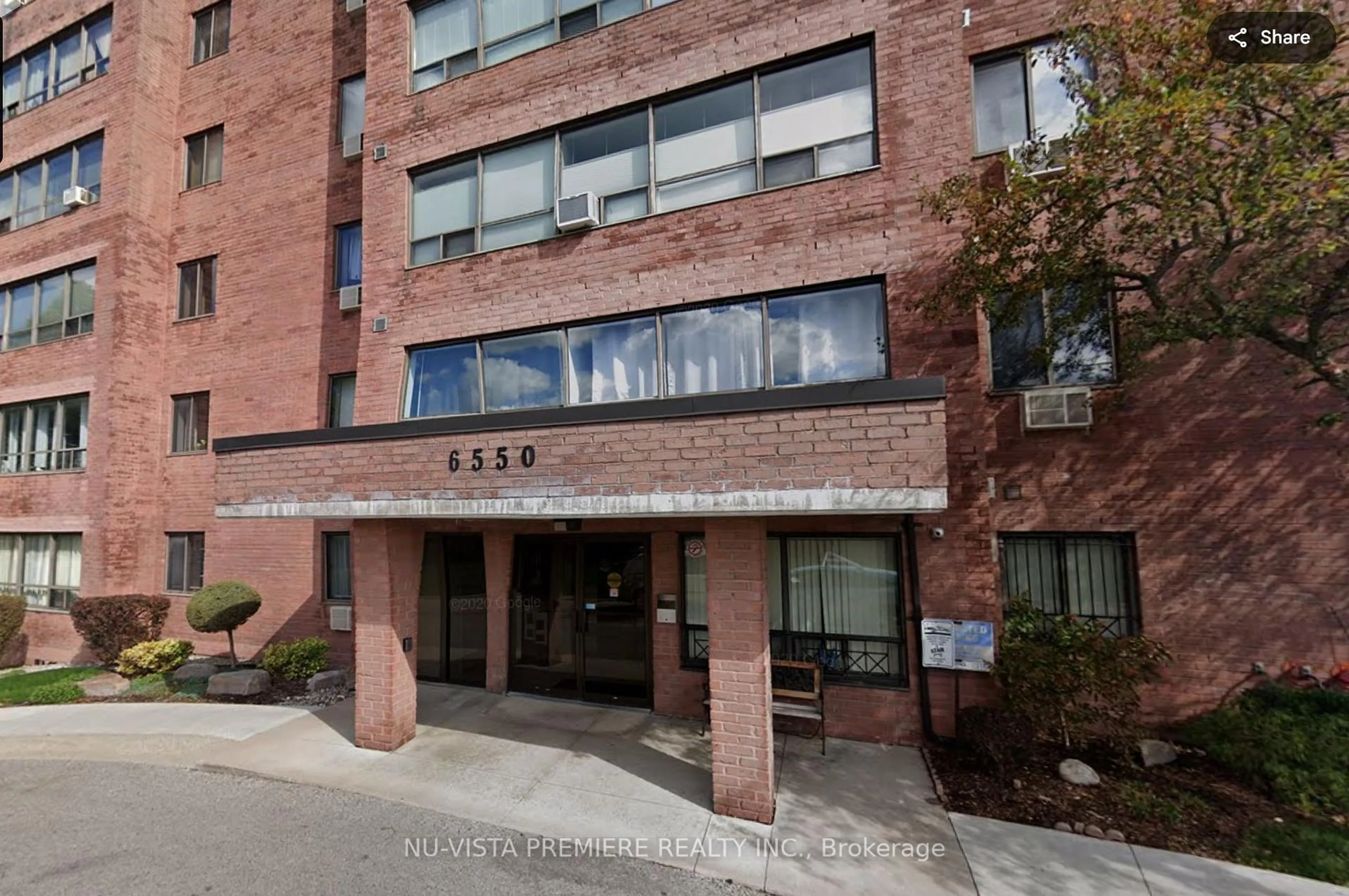 Indoor foyer for 650 Cheapside St #B1, London East Ontario N5Y 5J8