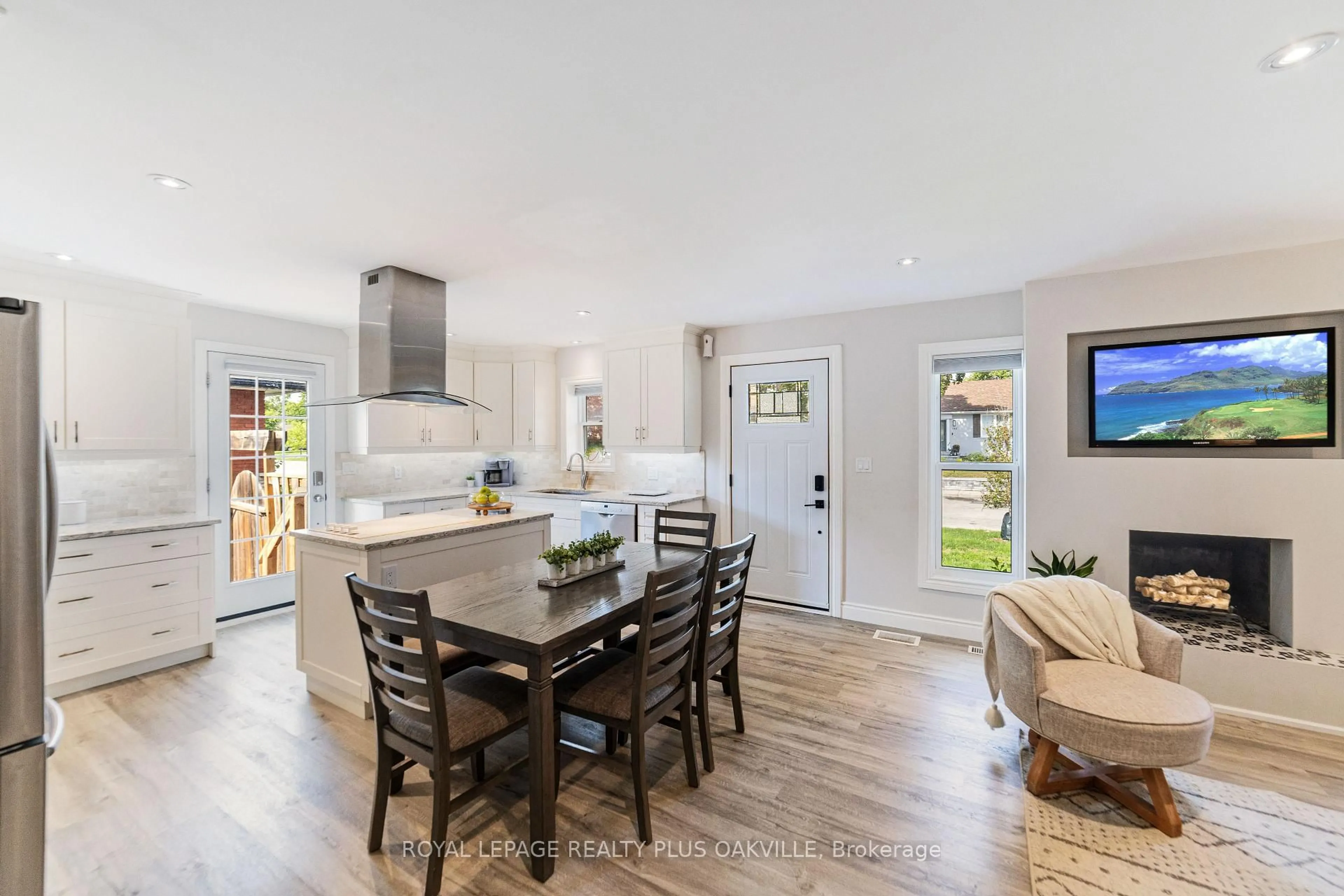 Open concept kitchen, unknown for 149 West 32nd St, Hamilton Ontario L9C 5H1