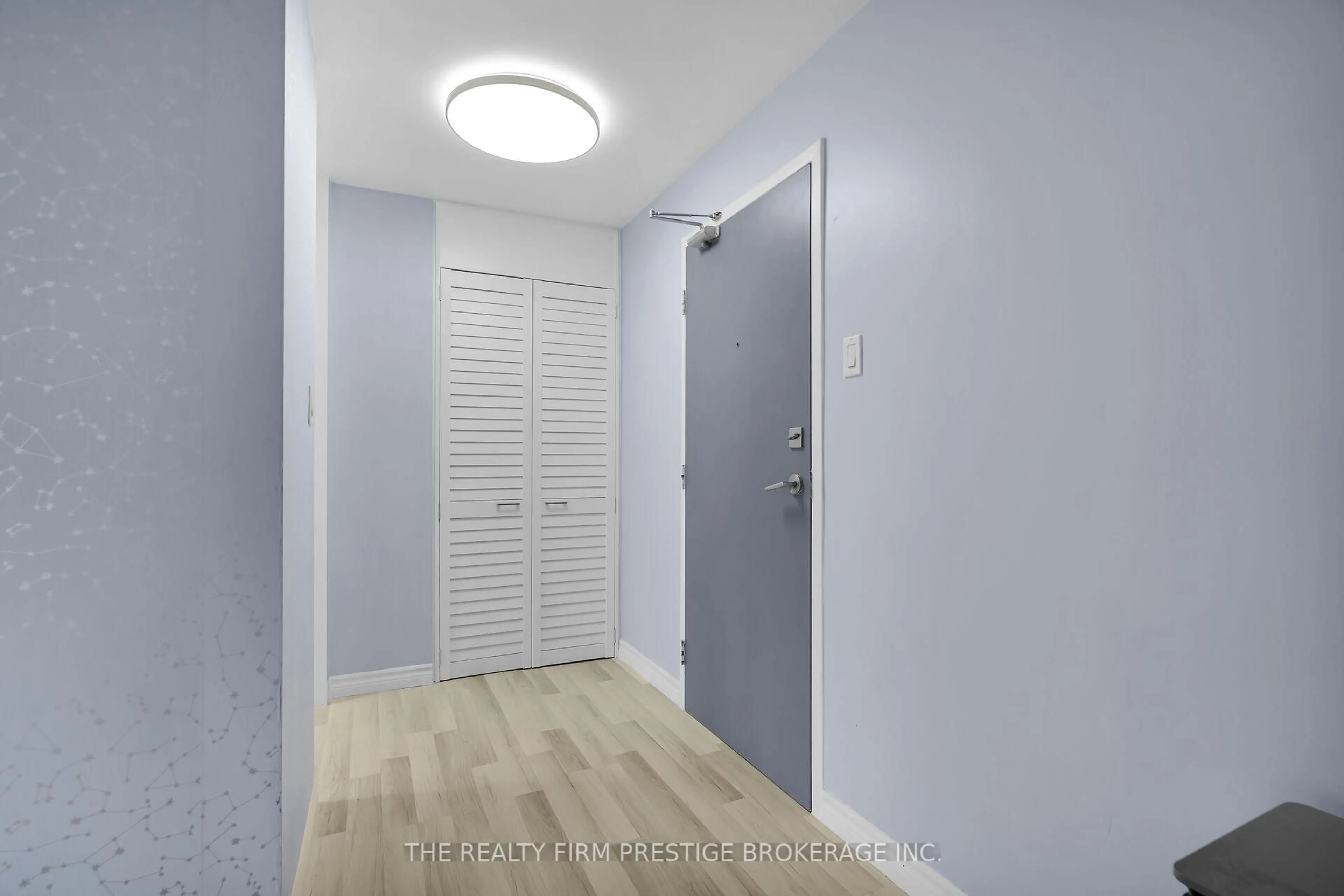 Indoor entryway for 931 Wonderland Rd #508, London South Ontario N6K 2X6