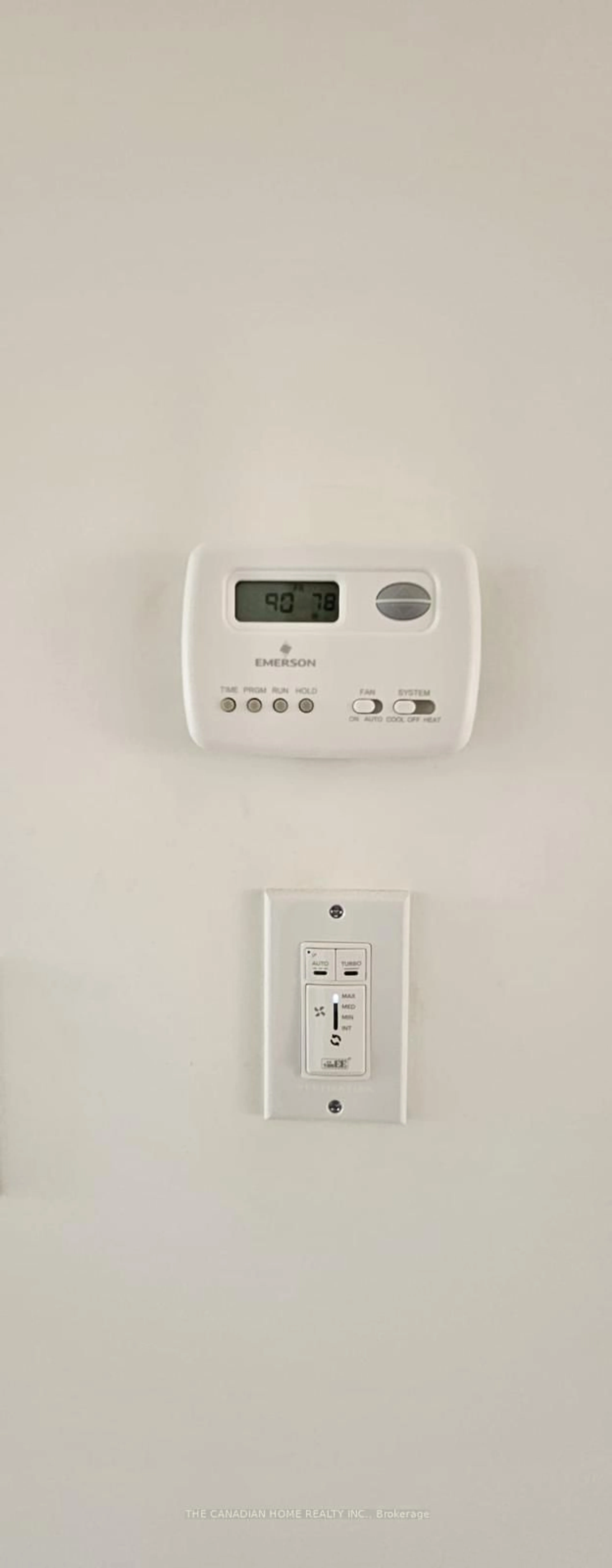A pic of a room for 32 Reid Ave, Hamilton Ontario L8H 0B5
