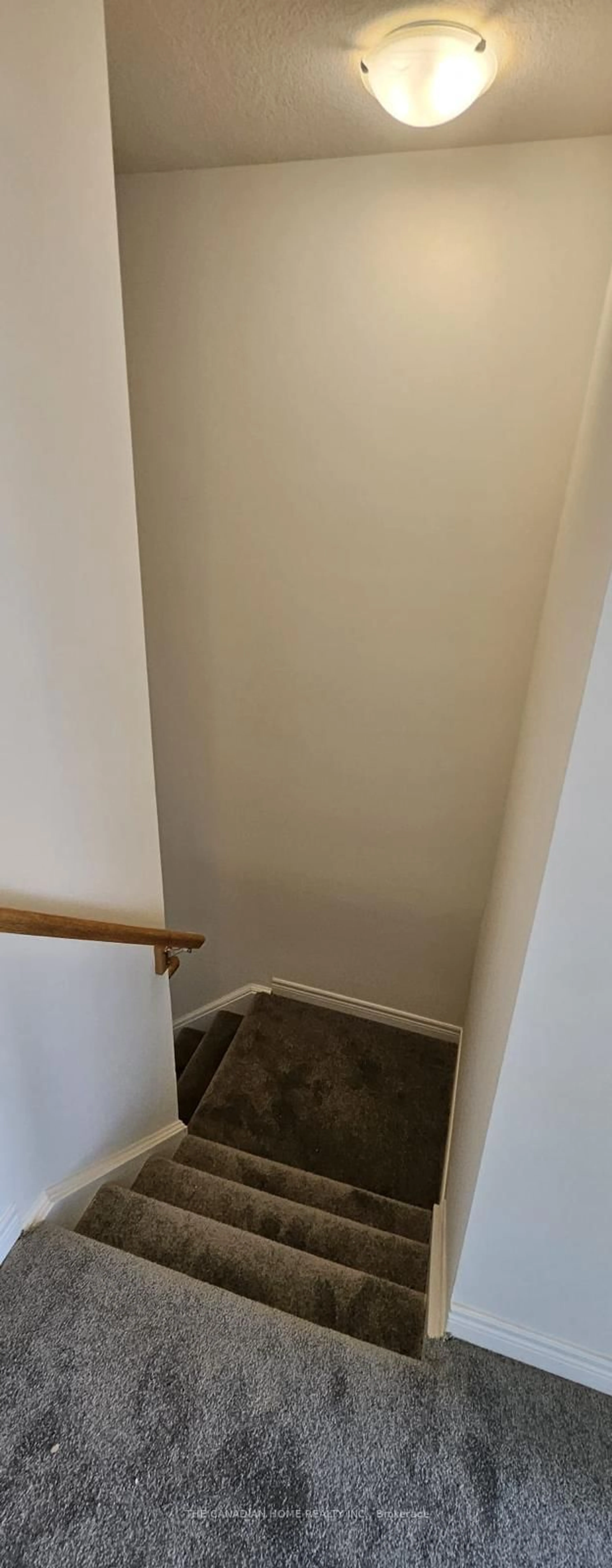 A pic of a room for 32 Reid Ave, Hamilton Ontario L8H 0B5