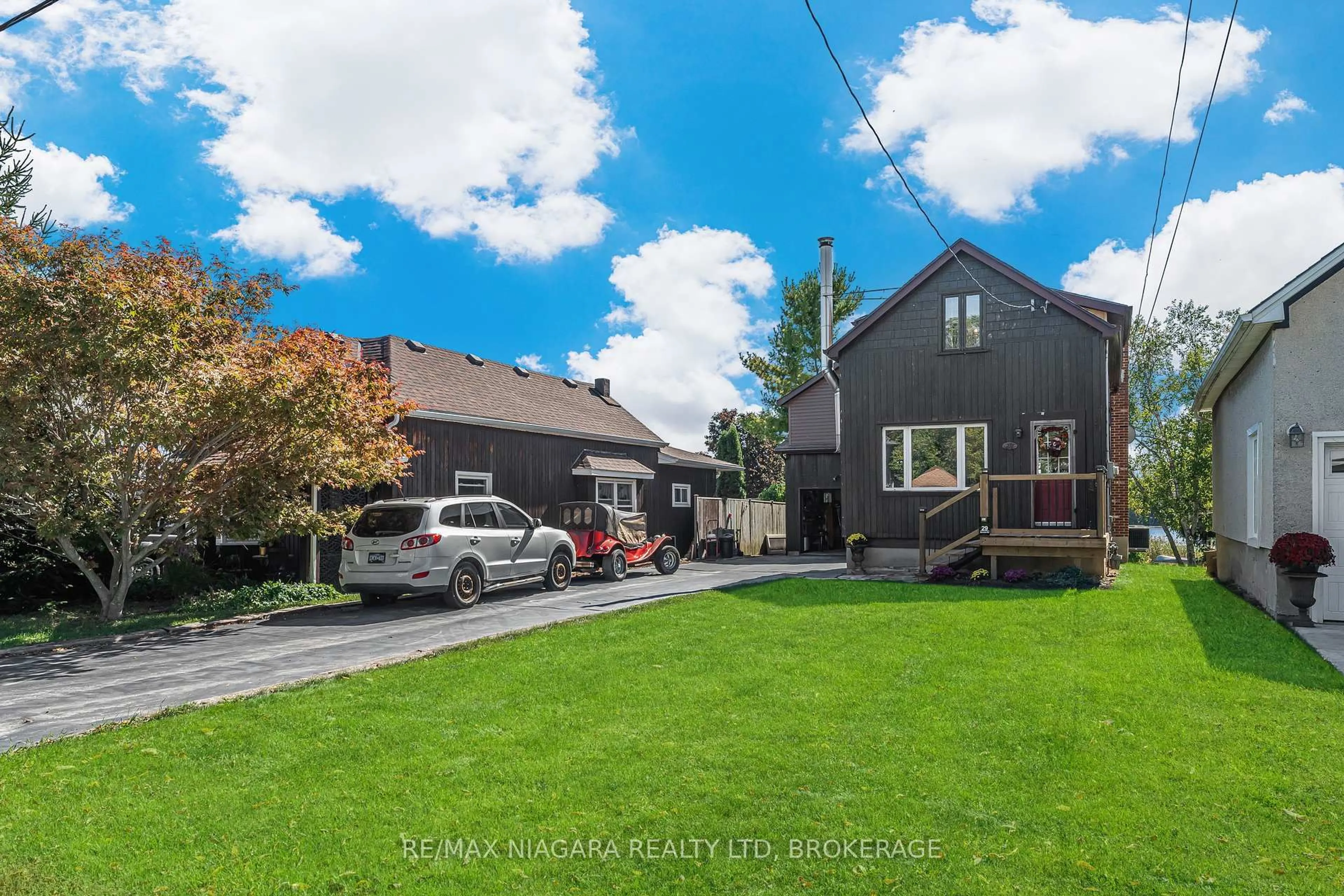 A pic from outside/outdoor area/front of a property/back of a property/a pic from drone, street for 29 Marlatts Rd, Thorold Ontario L2V 1M9