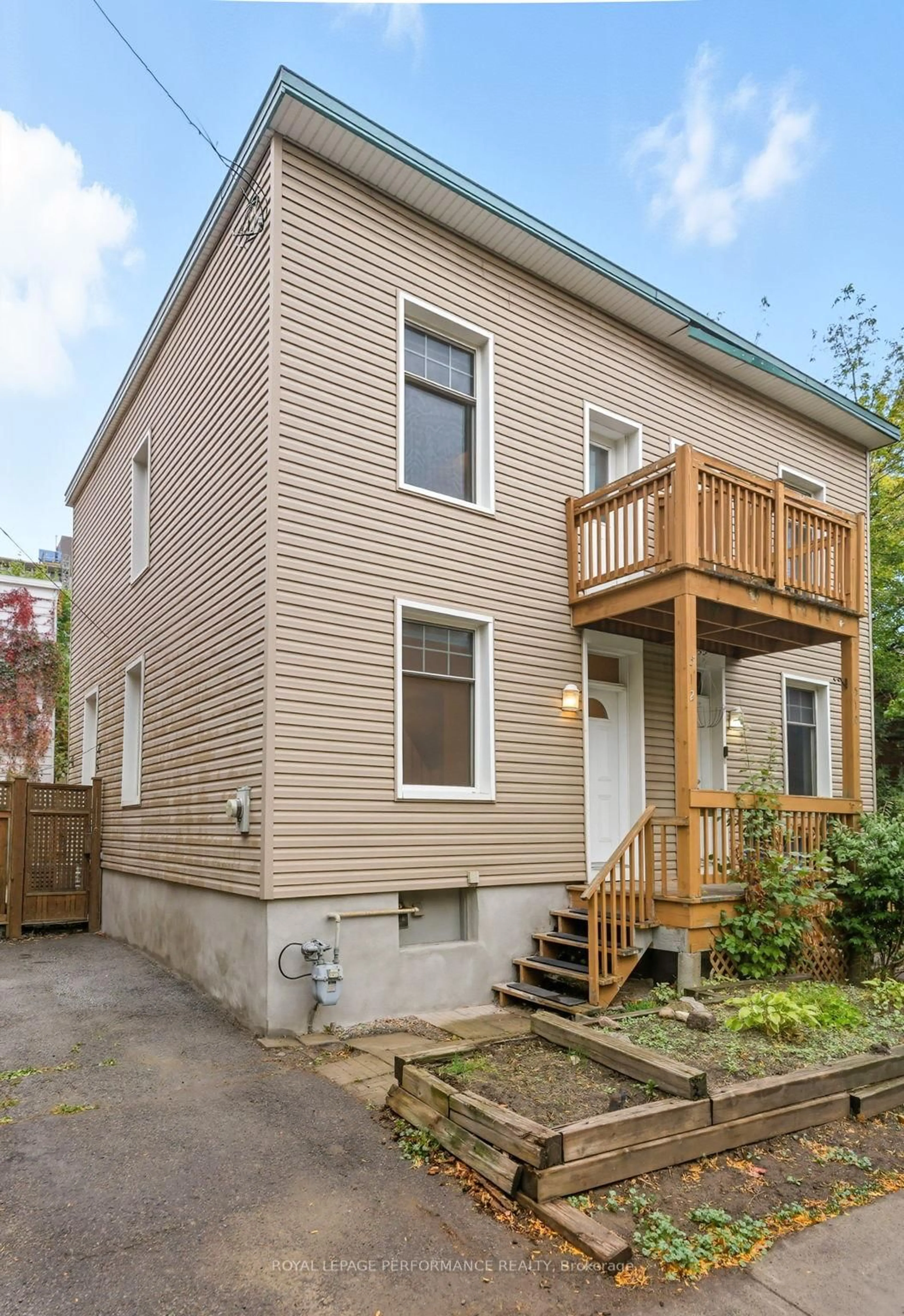 Home with vinyl exterior material, street for 512 Cambridge St, Ottawa Ontario K1S 4J1