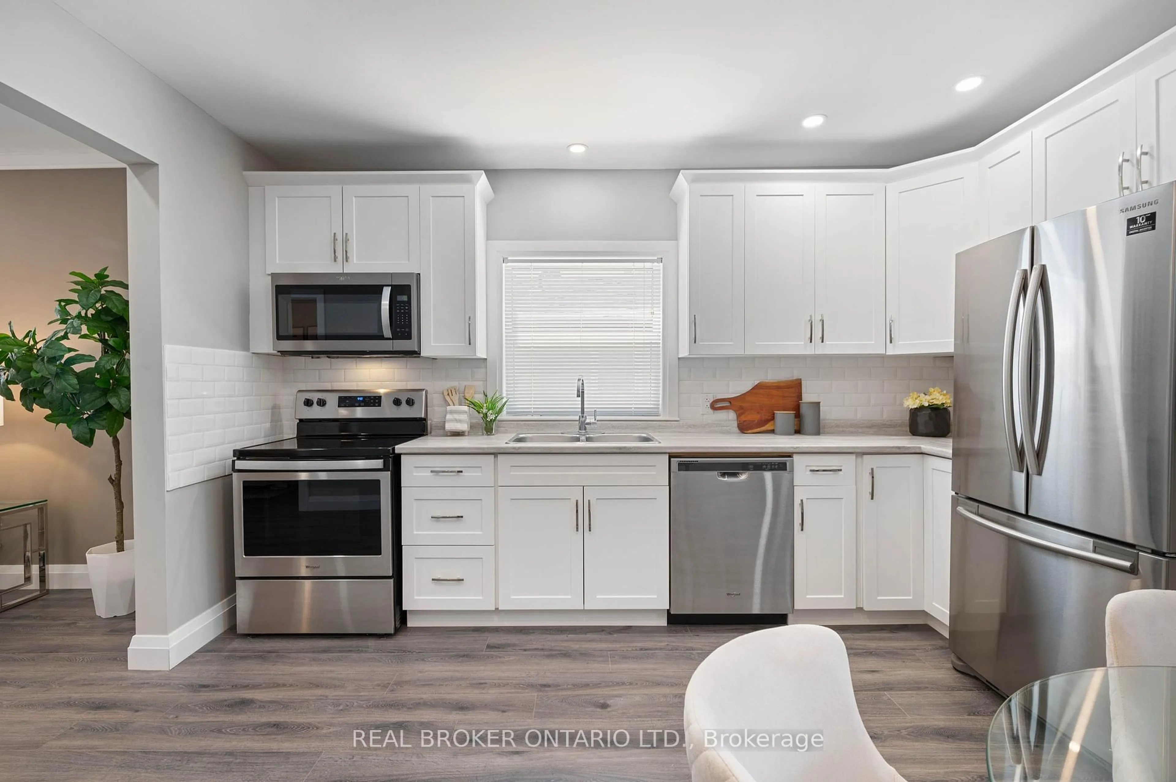 Open concept kitchen, unknown for 50 Pearl St, Brantford Ontario N3T 3N6