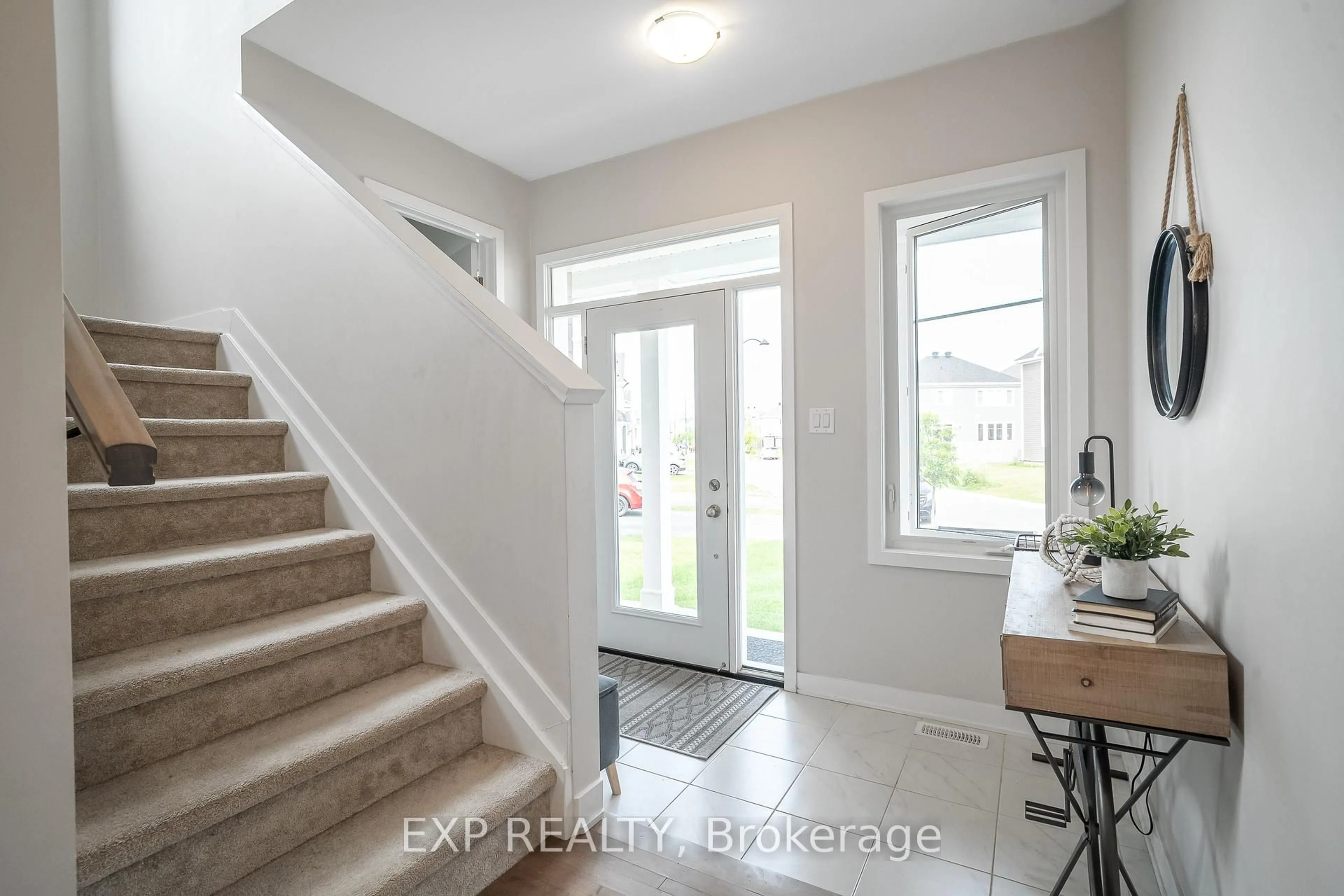 Indoor entryway for 234 Pursuit Terr, Richmond Ontario K0A 2Z0