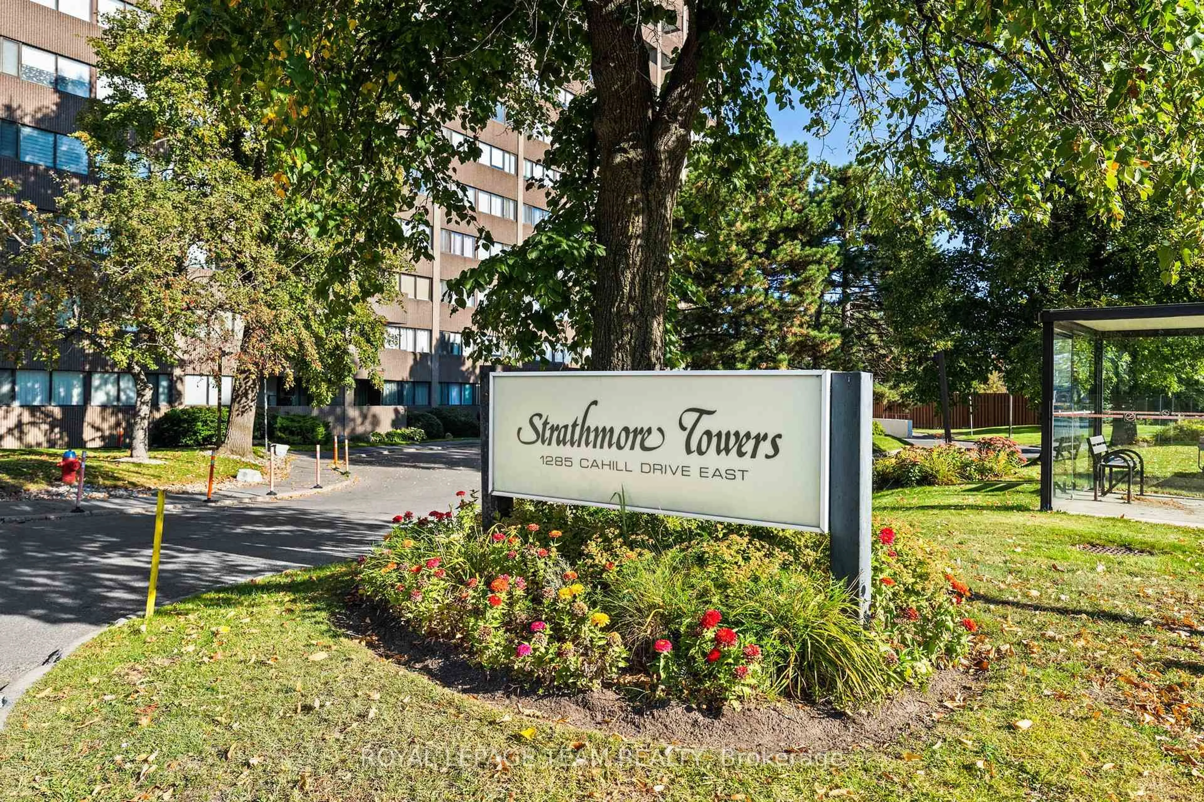 Indoor foyer for 1285 Cahill Dr #1106, Ottawa Ontario K1V 9A7