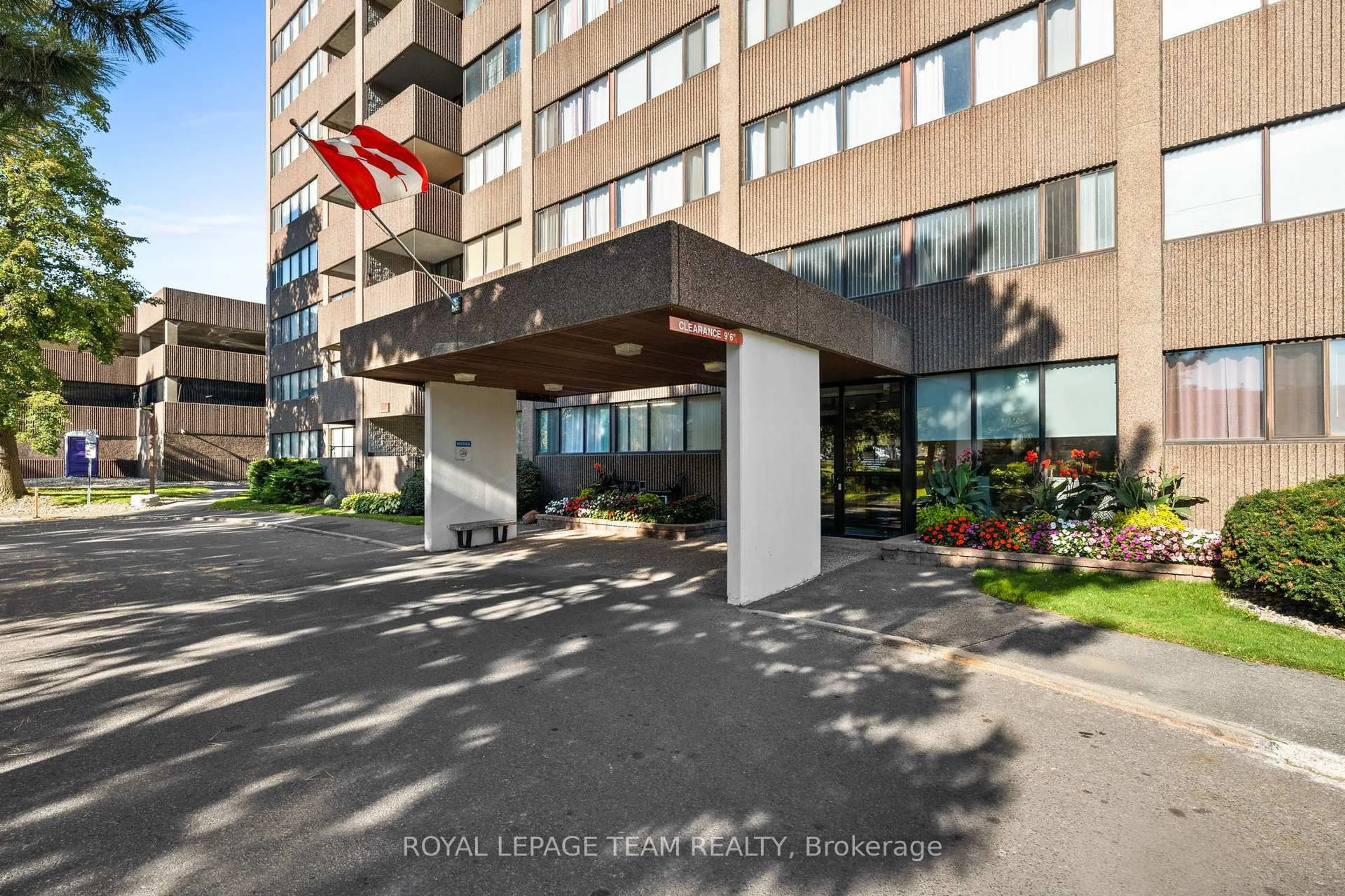 Indoor foyer for 1285 Cahill Dr #1106, Ottawa Ontario K1V 9A7