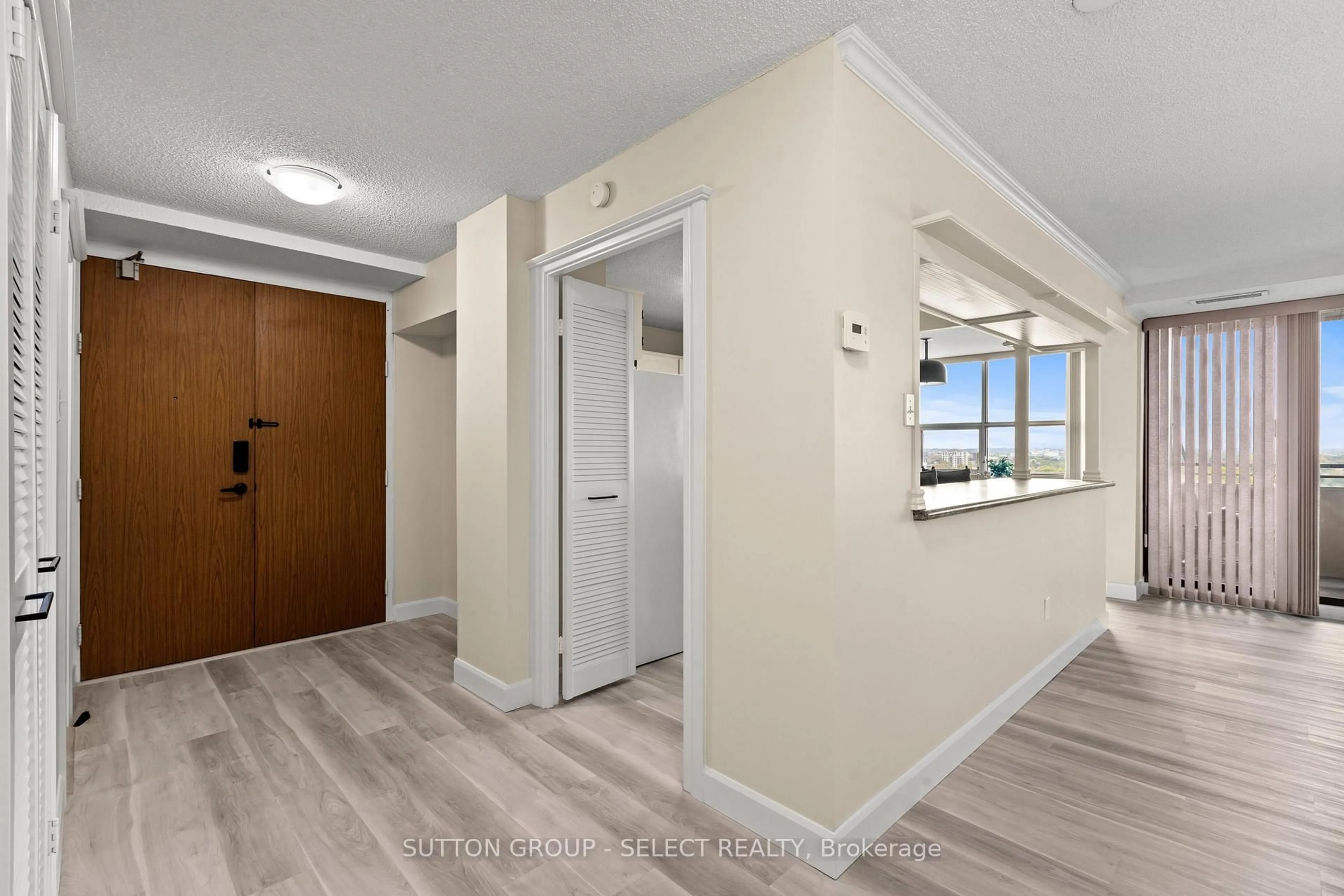 Indoor entryway for 380 King St #S01702, London East Ontario N6B 3L6