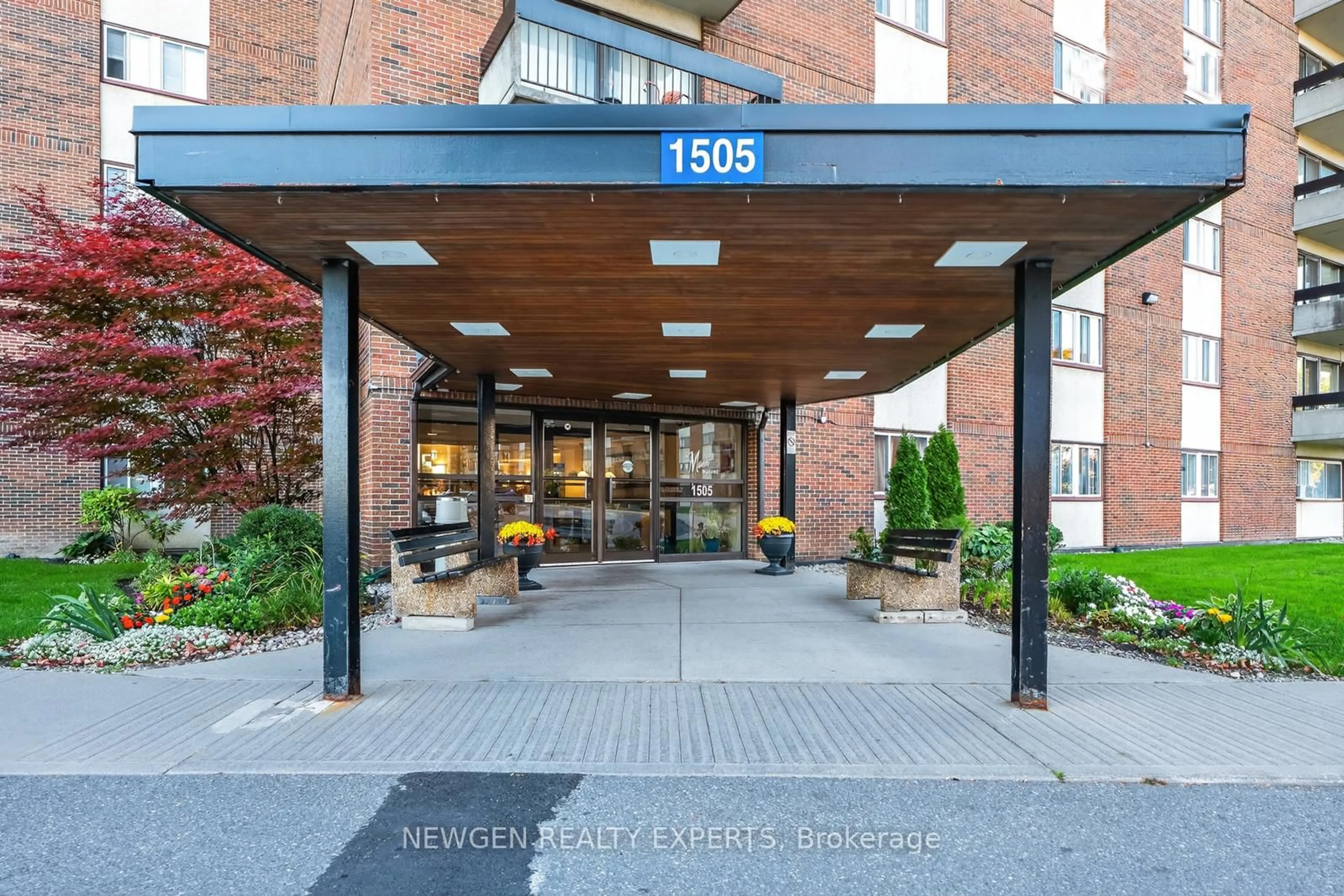 Indoor foyer for 1505 Baseline Rd #915, Ottawa Ontario K2C 3L4