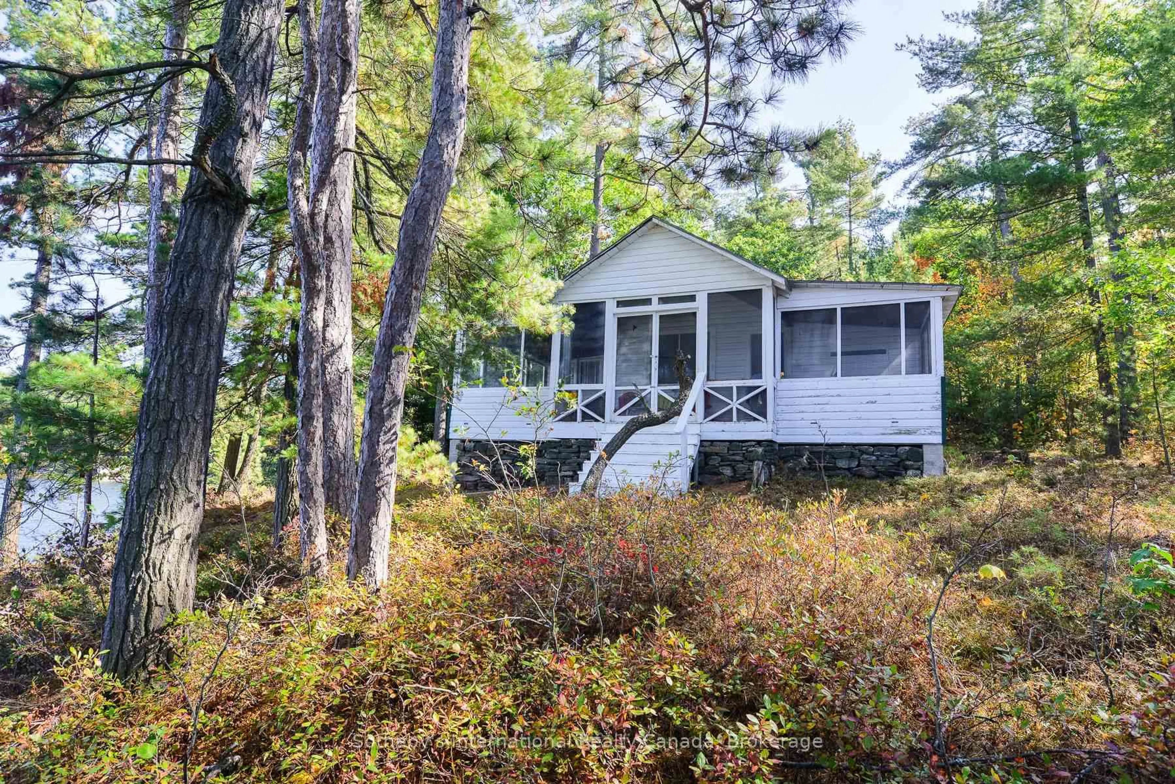 Home with vinyl exterior material, water/lake/river/ocean view for 1326 Browning Island, Bracebridge Ontario P1L 1X2