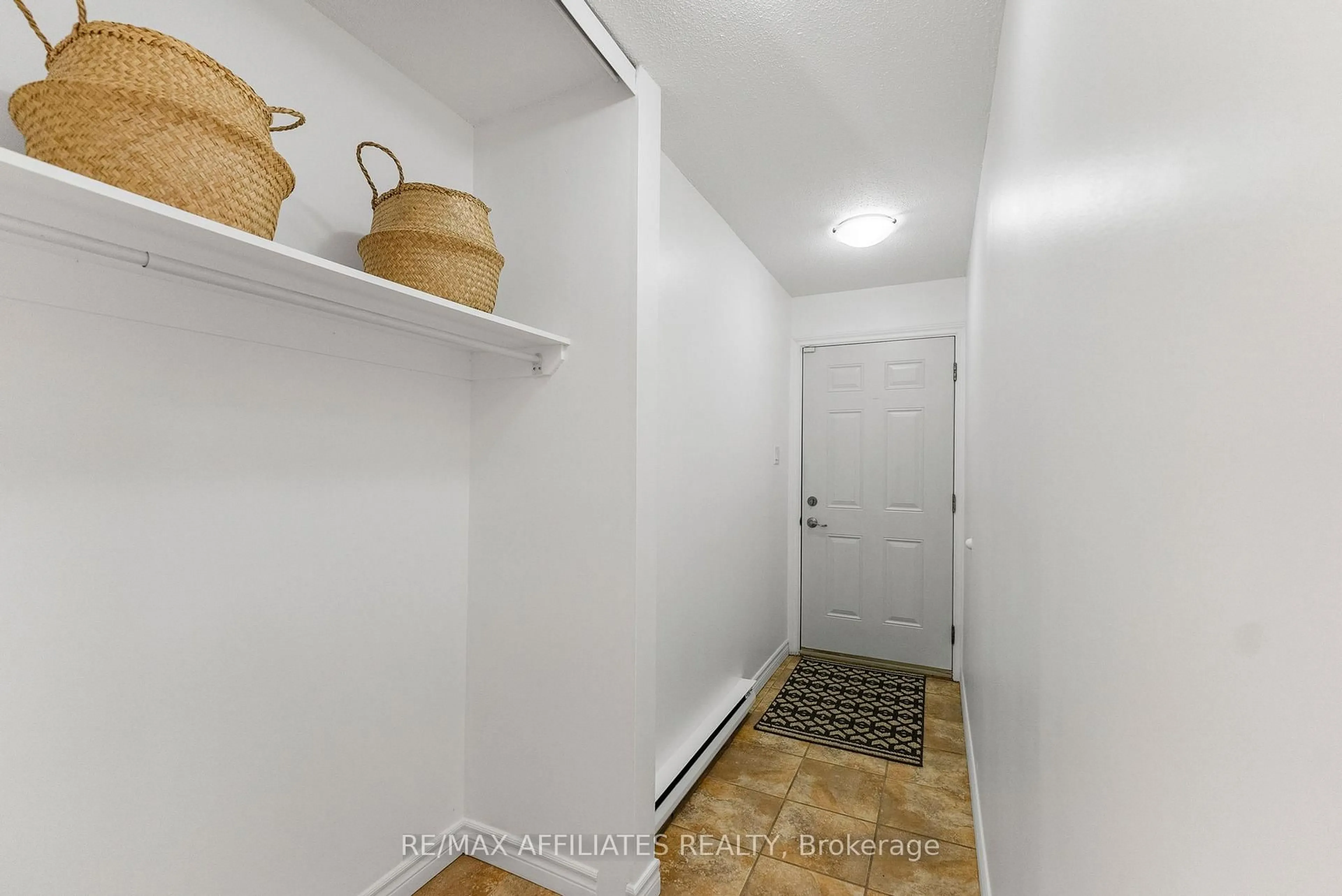Indoor entryway for 1250 McWatters Rd #49, Ottawa Ontario K2C 3P5