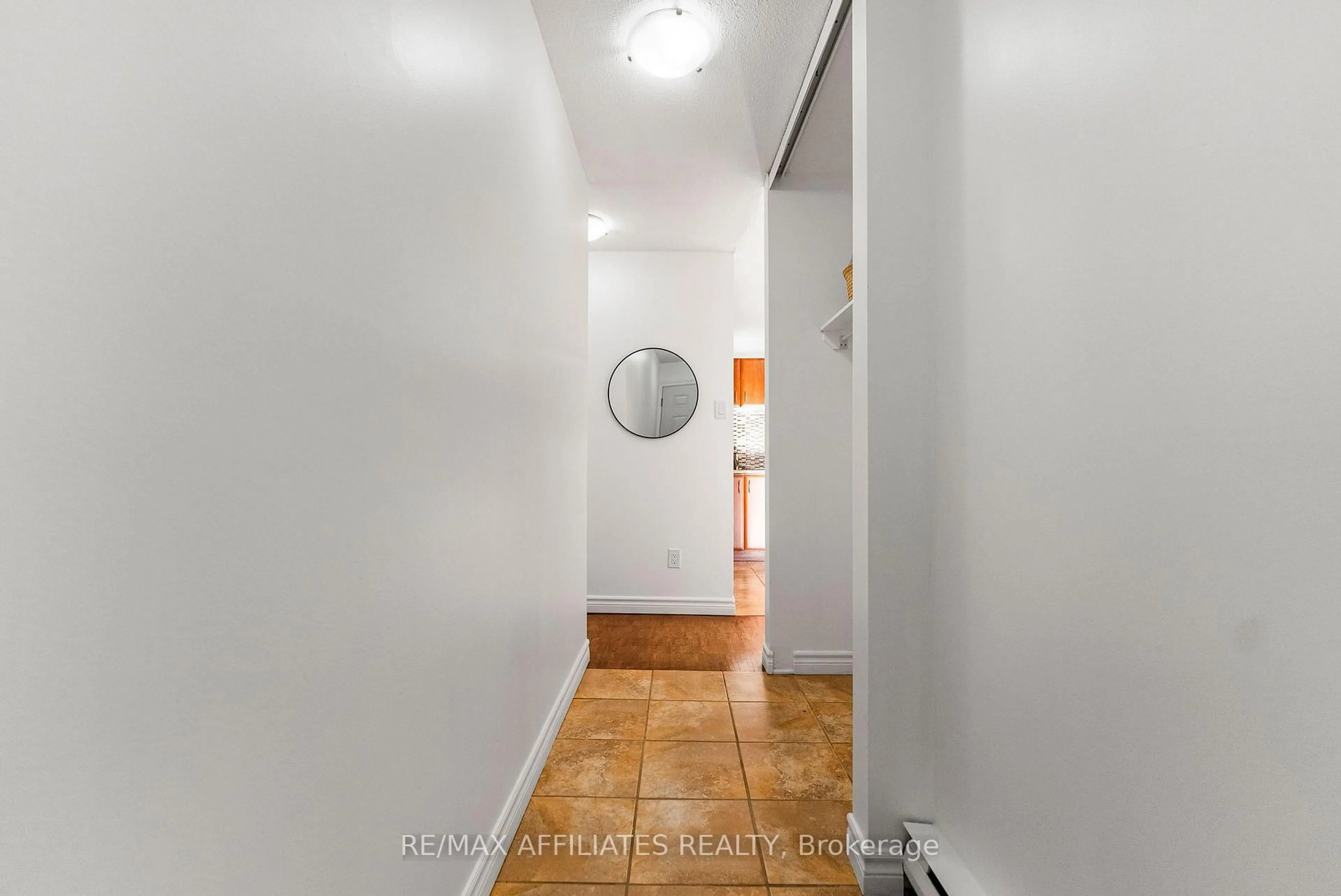 Indoor entryway for 1250 McWatters Rd #49, Ottawa Ontario K2C 3P5