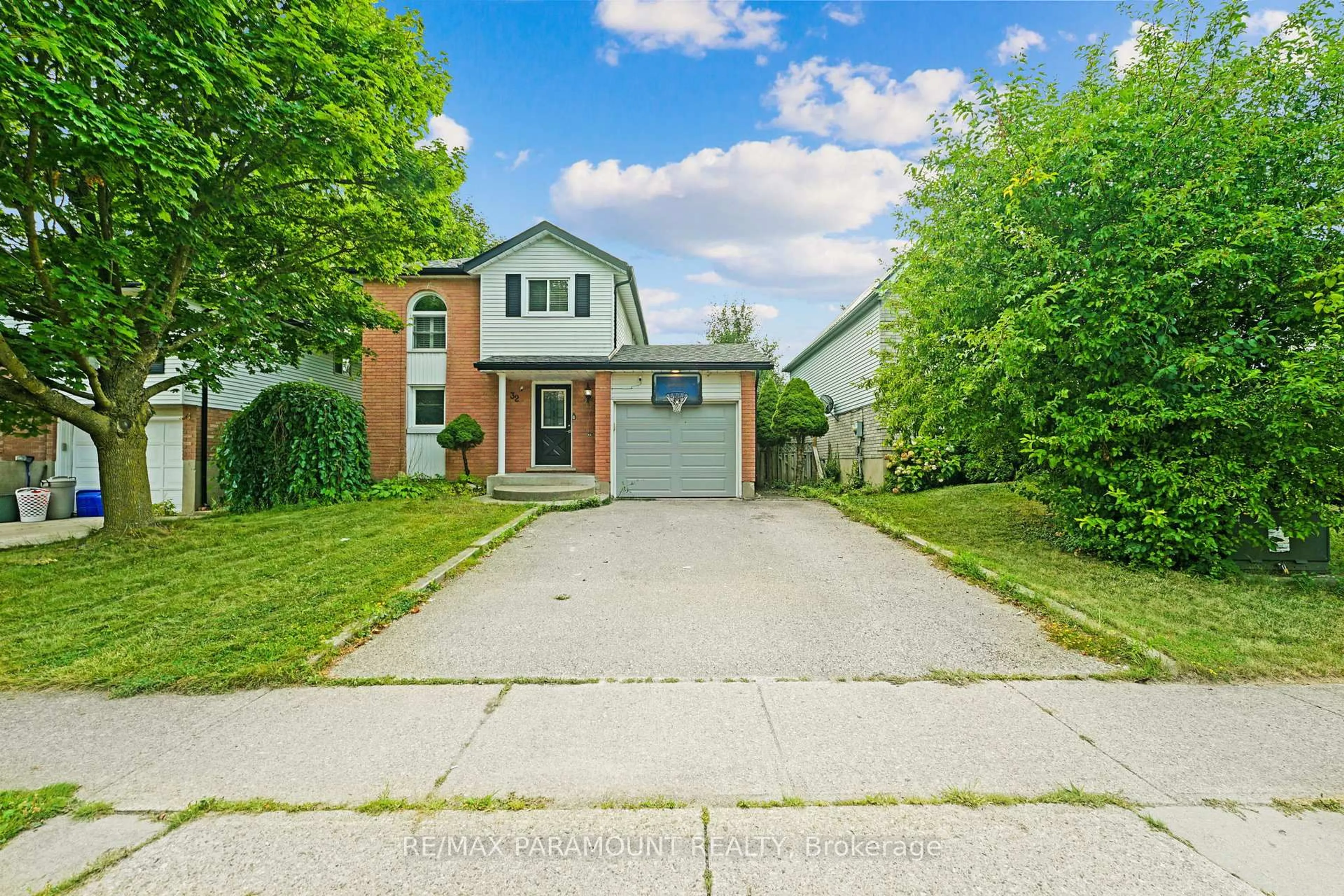 Unknown for 32 Enfield Dr, Cambridge Ontario N1P 1A5