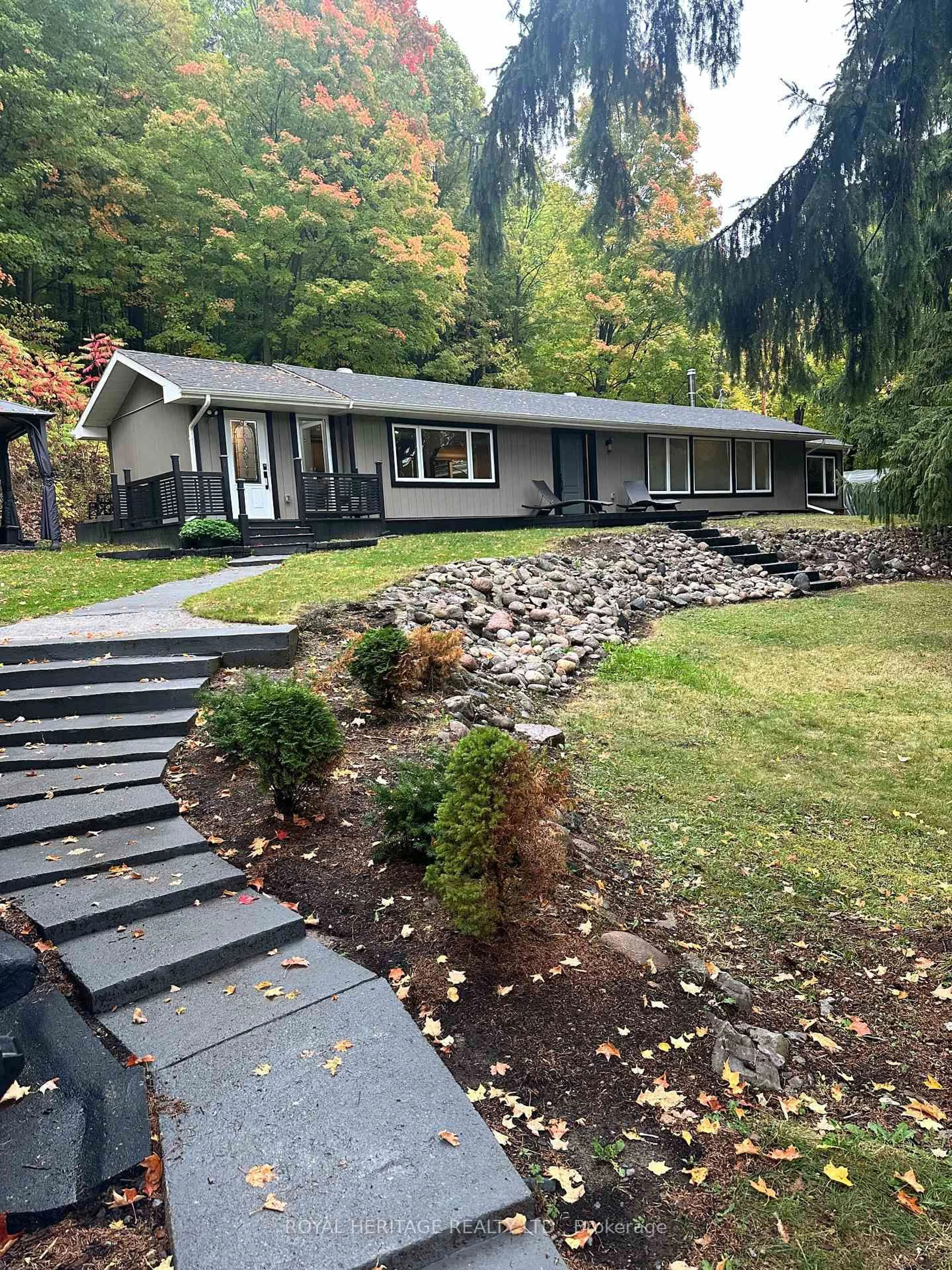 Home with vinyl exterior material, unknown for 15354 County Road 2 Rd, Brighton Ontario K0K 1H0