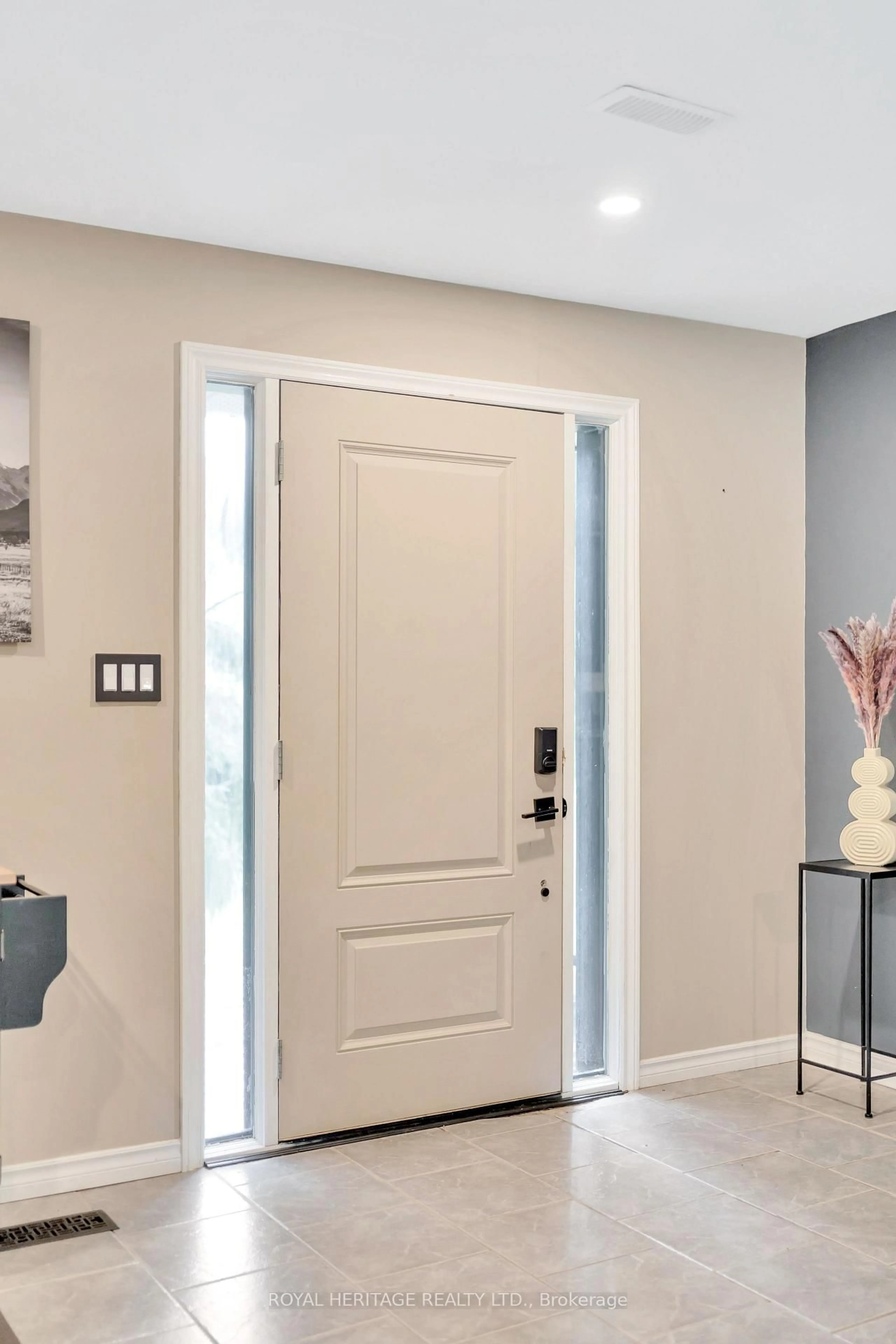 Indoor entryway for 15354 County Road 2 Rd, Brighton Ontario K0K 1H0