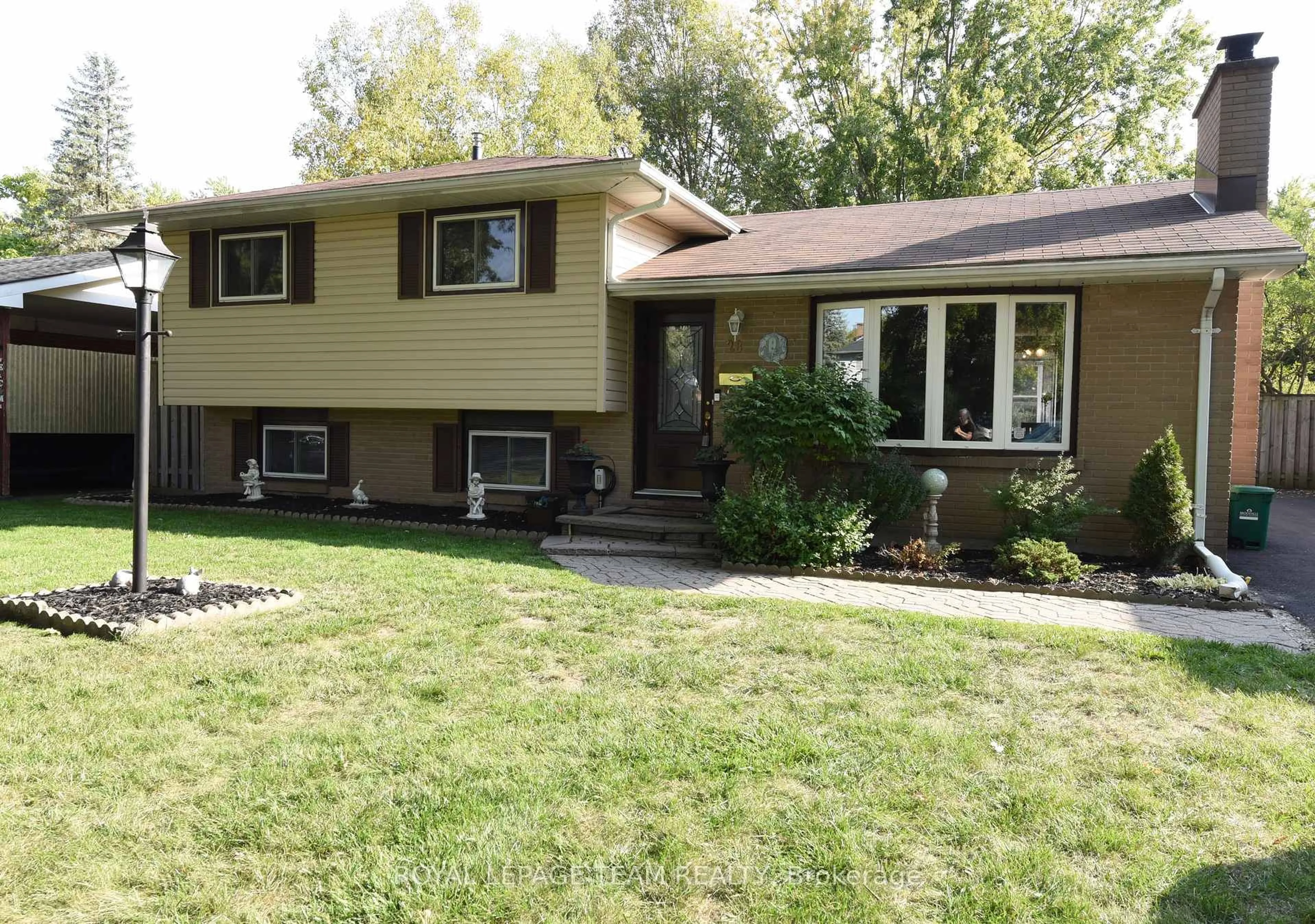 Home with vinyl exterior material, street for 28 Peden Blvd, Brockville Ontario K6V 3K3