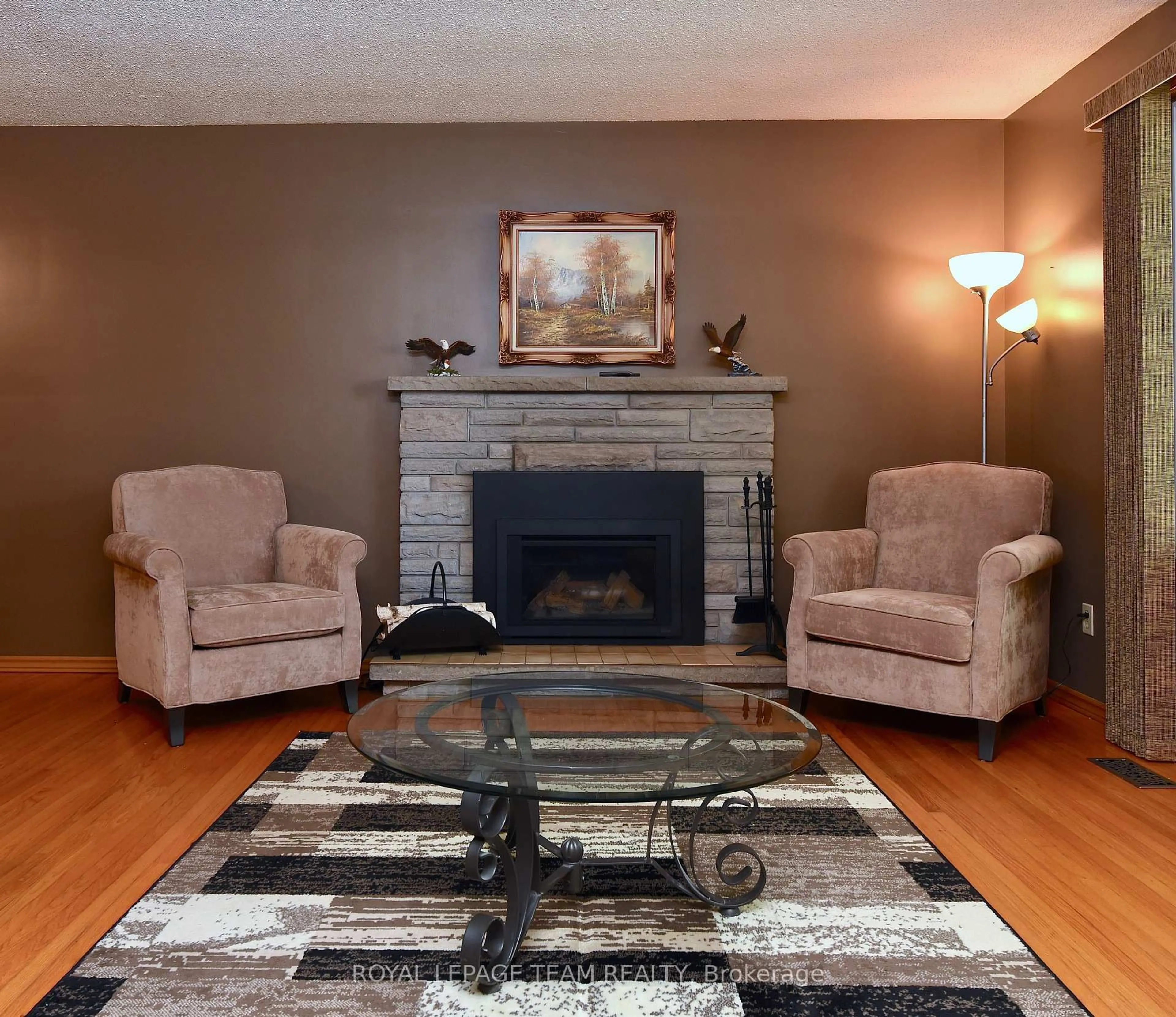 Living room with furniture, unknown for 28 Peden Blvd, Brockville Ontario K6V 3K3