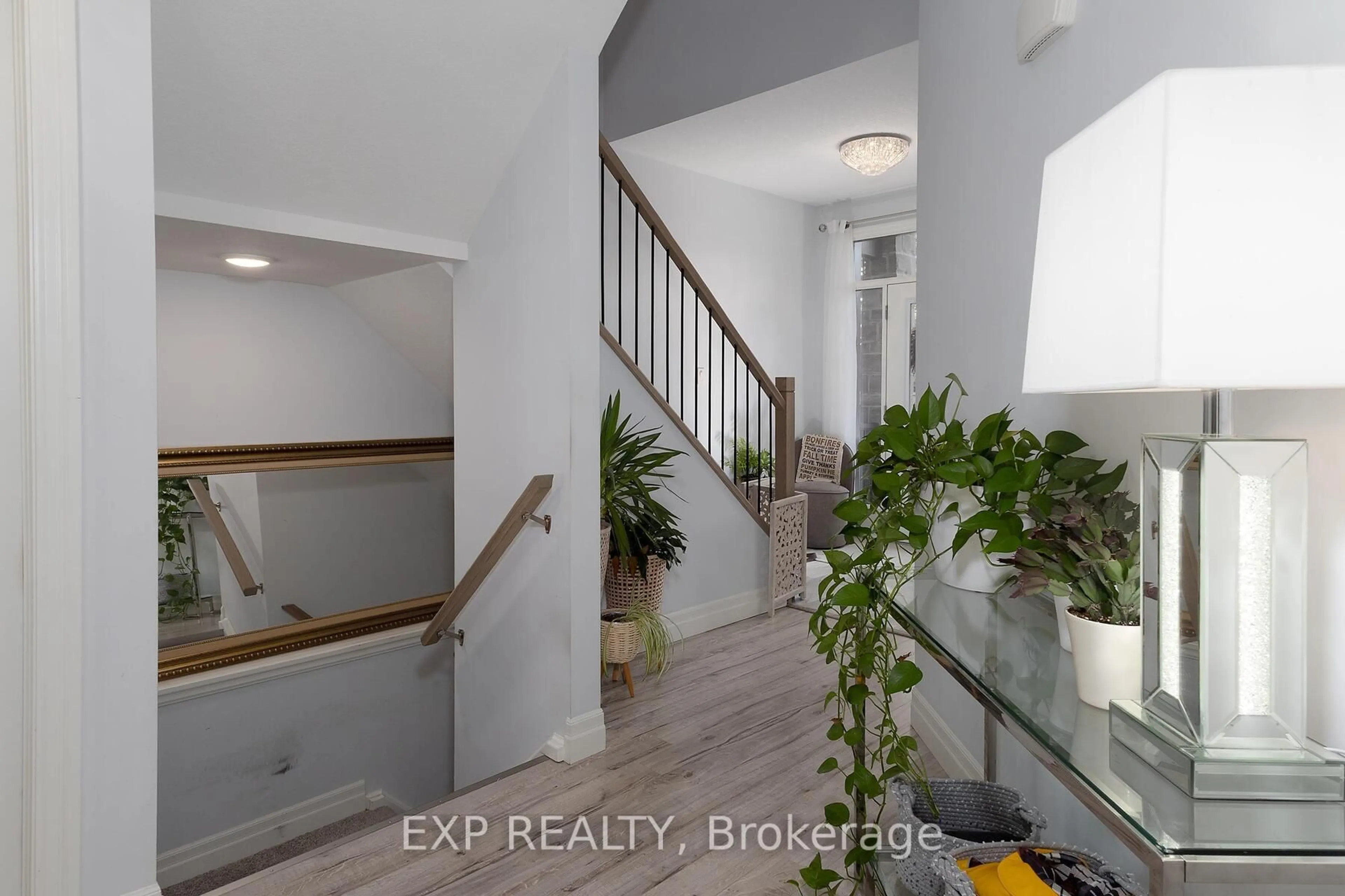 Indoor entryway for 4700 Hamilton Rd #29, Thames Centre Ontario N0L 1G6