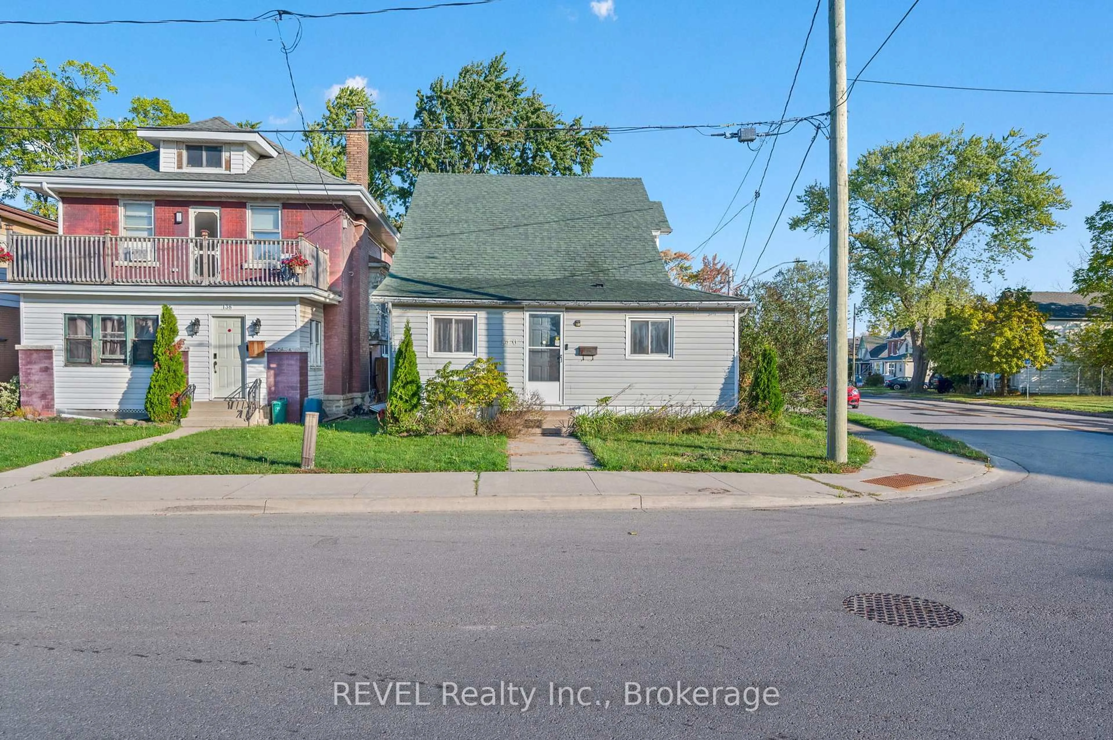 A pic from outside/outdoor area/front of a property/back of a property/a pic from drone, street for 140 Dorothy St, Welland Ontario L3B 3V9