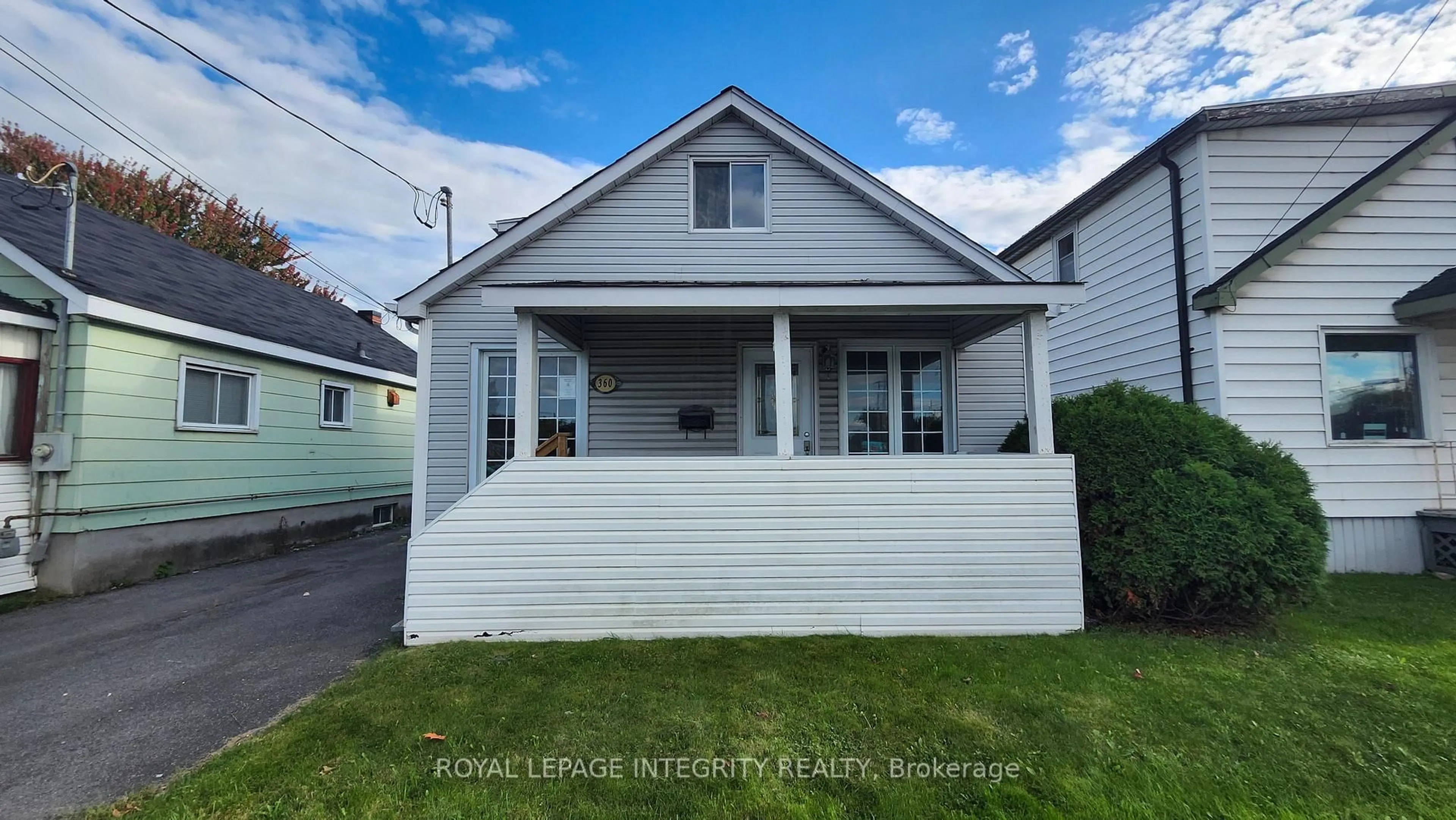 Home with vinyl exterior material, street for 360 Ninth St, Cornwall Ontario K6J 3A7