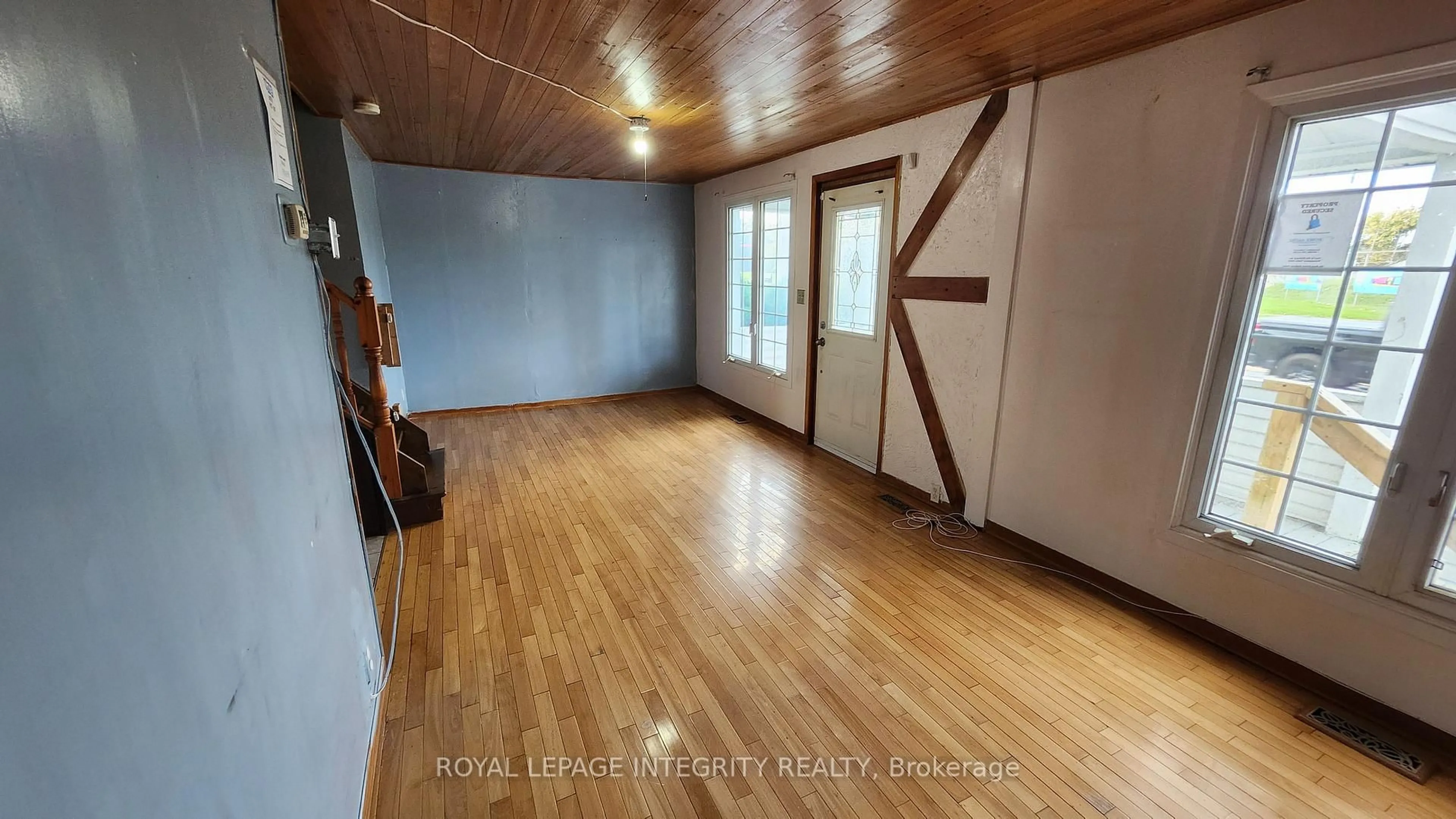 A pic of a room for 360 Ninth St, Cornwall Ontario K6J 3A7