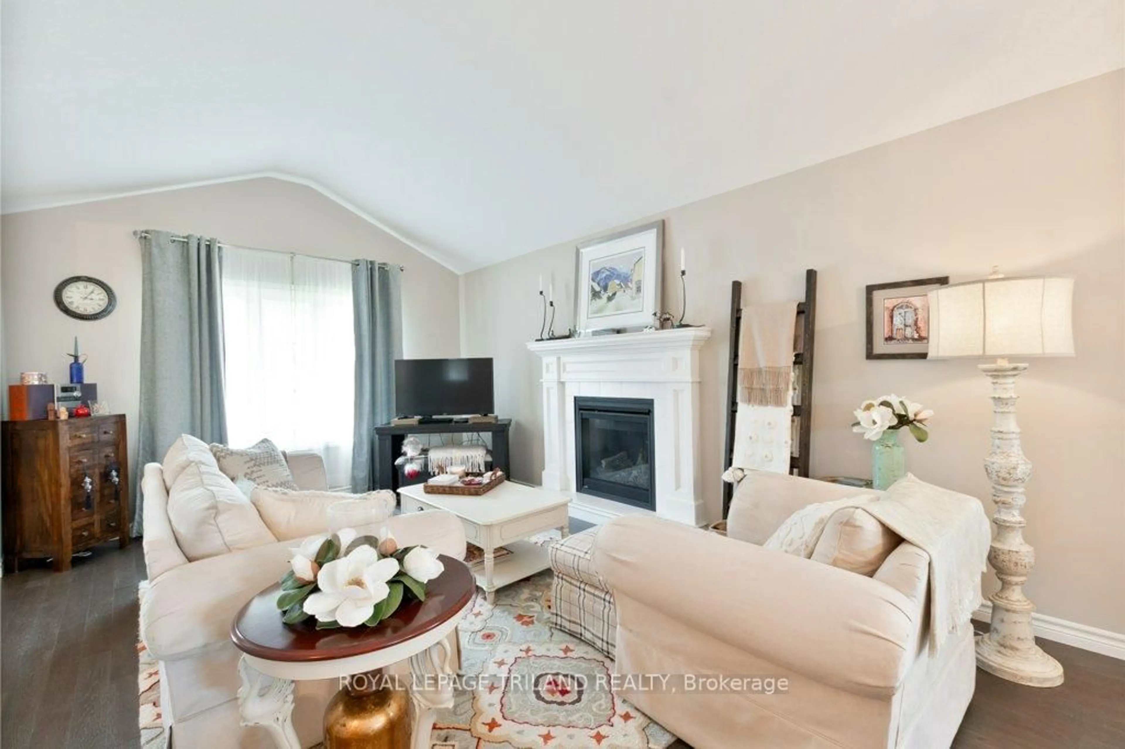 Living room with furniture, unknown for 401 Beamish St, Central Elgin Ontario N5L 0A7