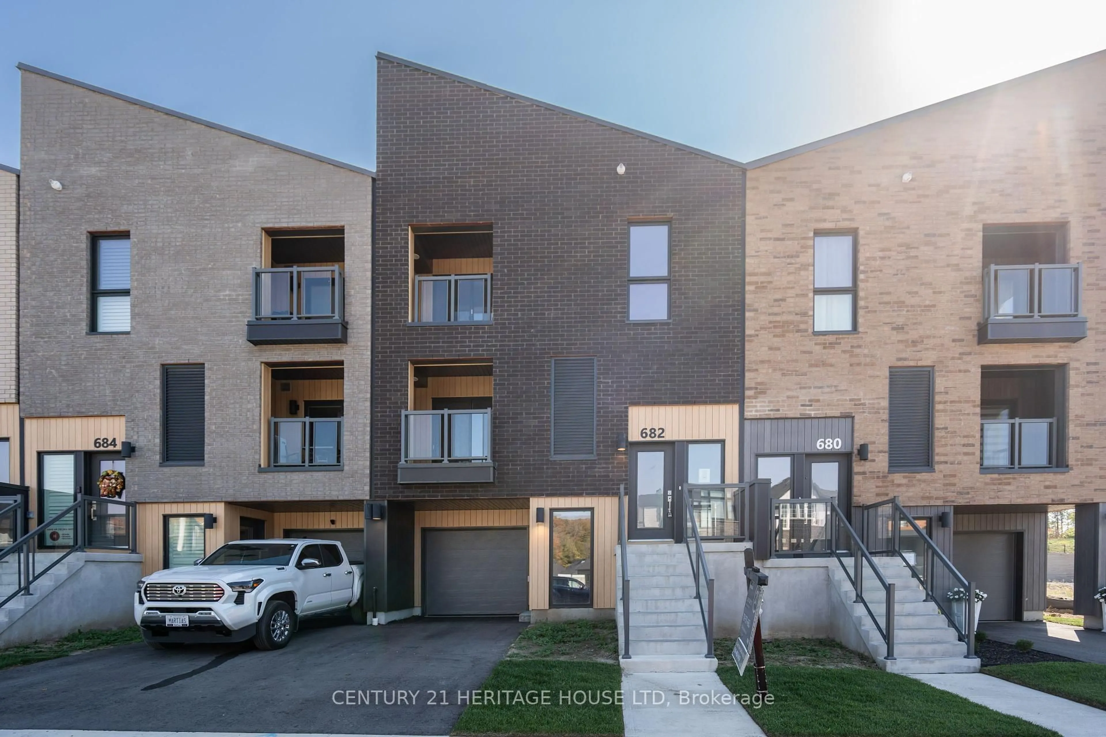 Unknown for 682 Benninger Dr, Kitchener Ontario N2E 0J4