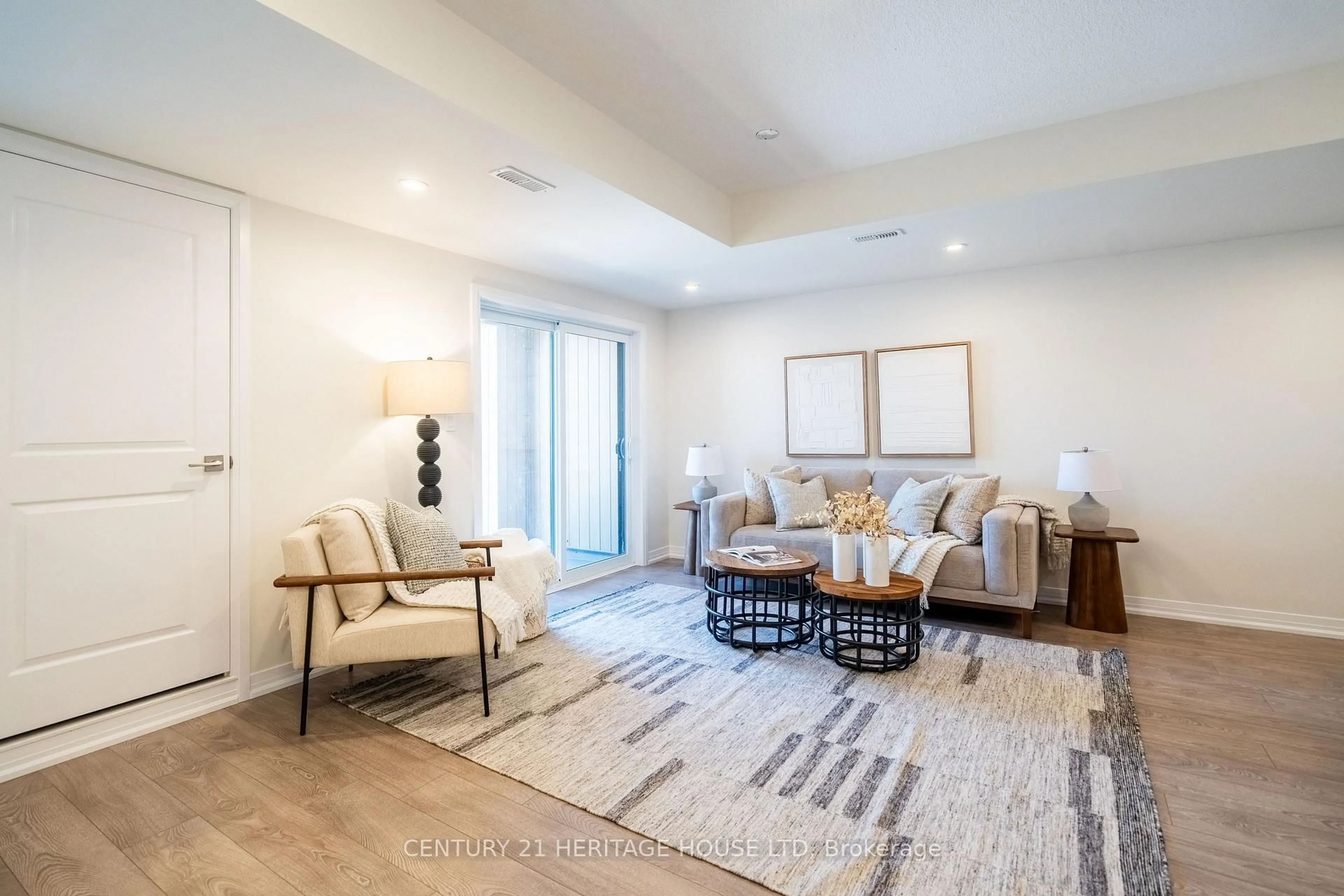Living room with furniture, unknown for 682 Benninger Dr, Kitchener Ontario N2E 0J4
