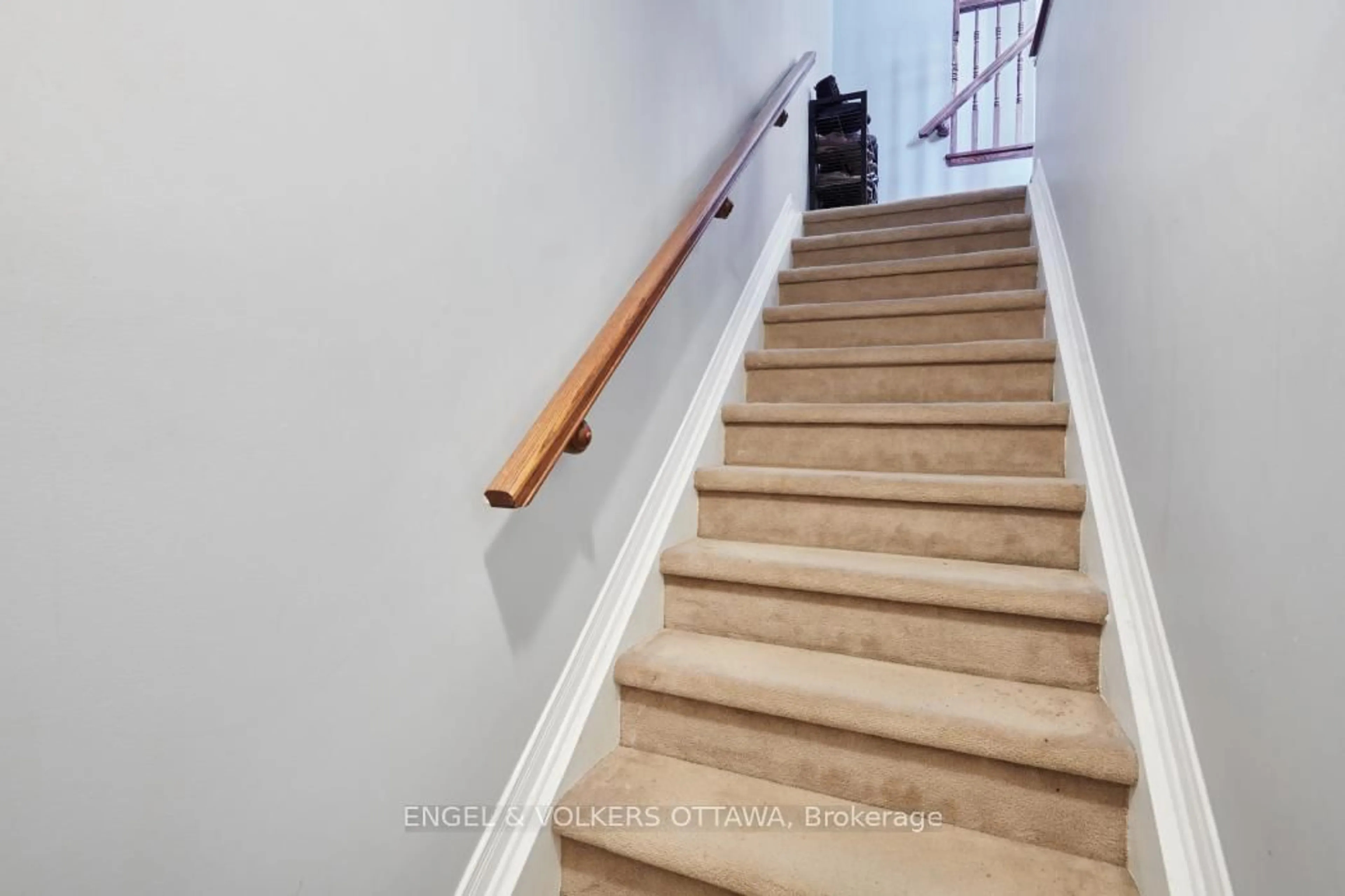 Stairs for 327 Elite, Ottawa Ontario K2J 0A4
