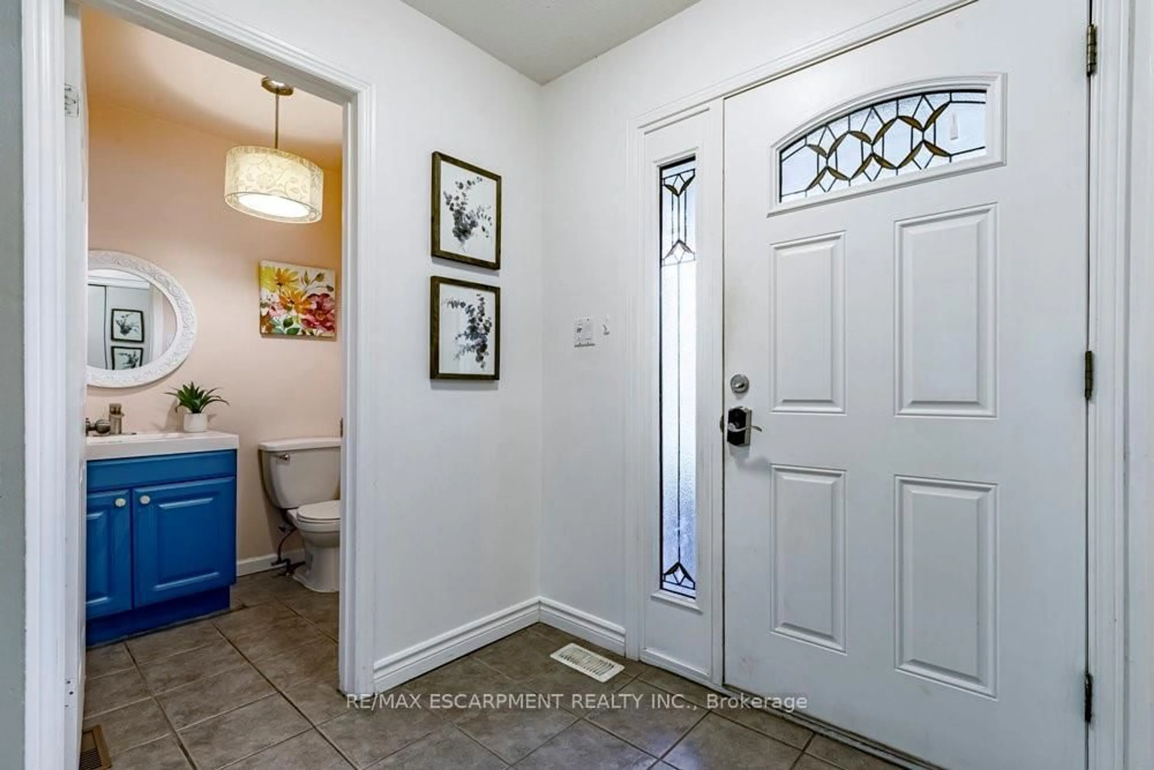 Indoor entryway for 300 CRERAR Dr, Hamilton Ontario L9A 5B5
