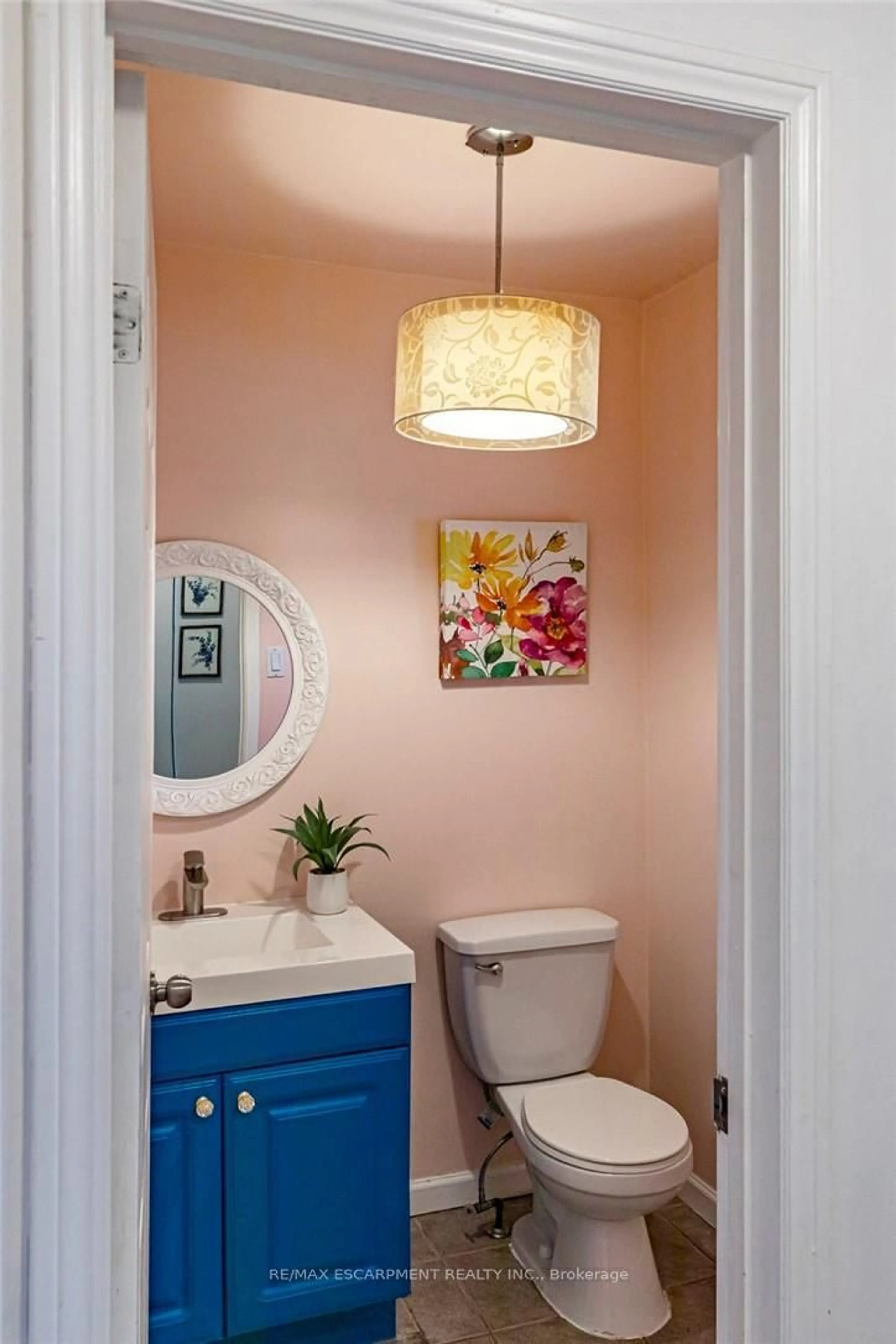Contemporary bathroom, ceramic/tile floor for 300 CRERAR Dr, Hamilton Ontario L9A 5B5
