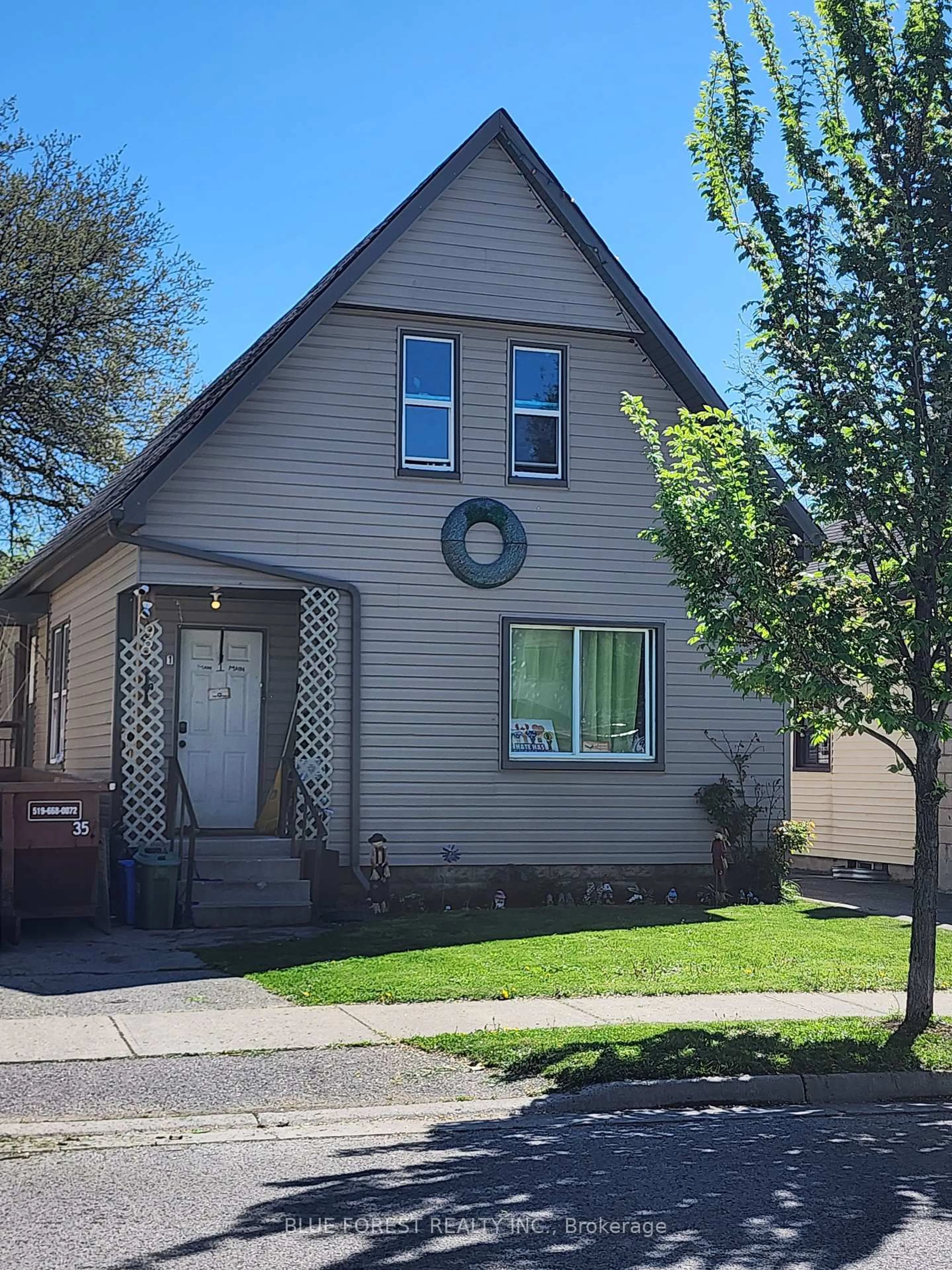 Home with vinyl exterior material, street for 98 Inkerman St, London East Ontario N5Z 1X4