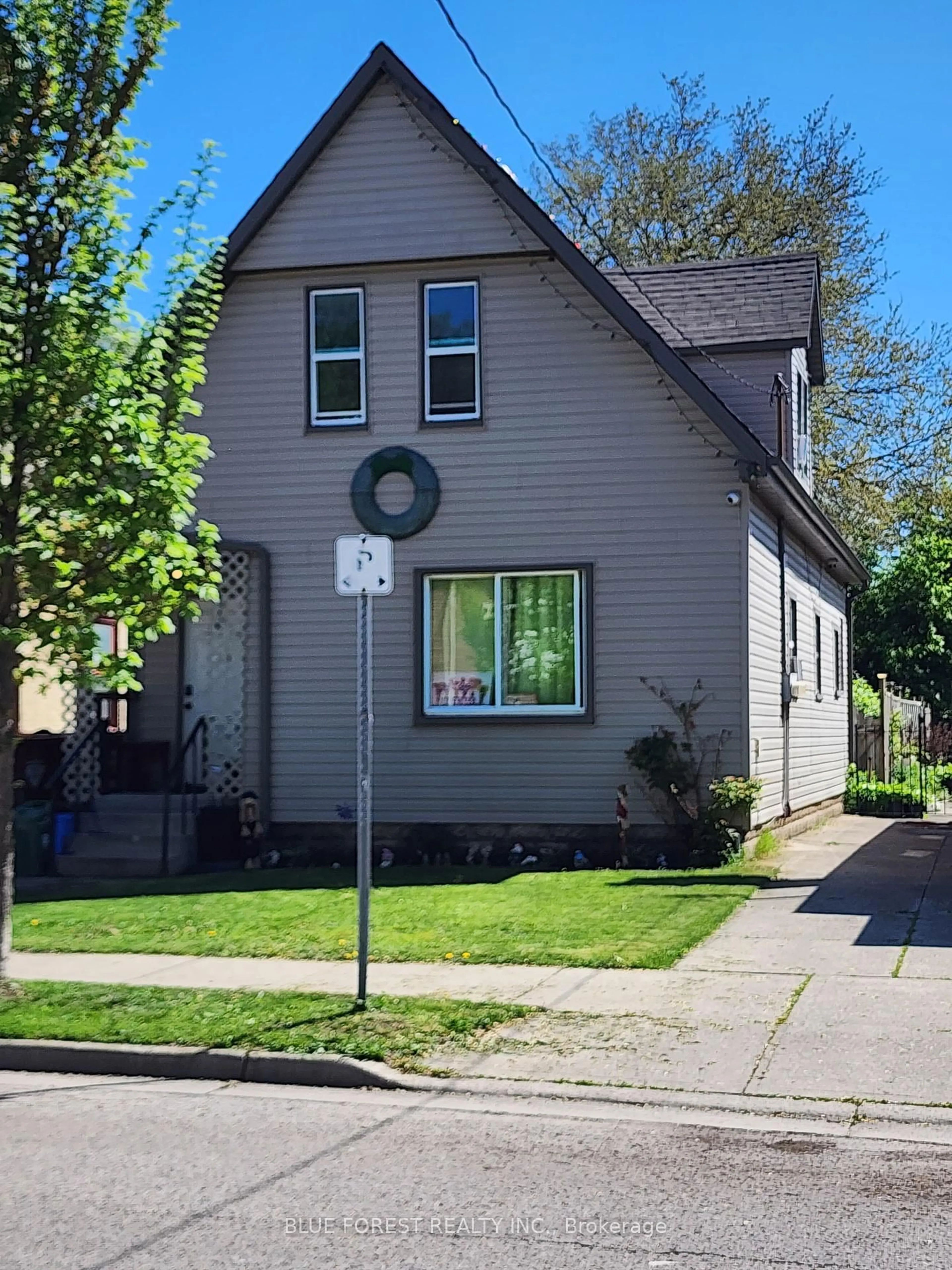 Home with vinyl exterior material, street for 98 Inkerman St, London East Ontario N5Z 1X4