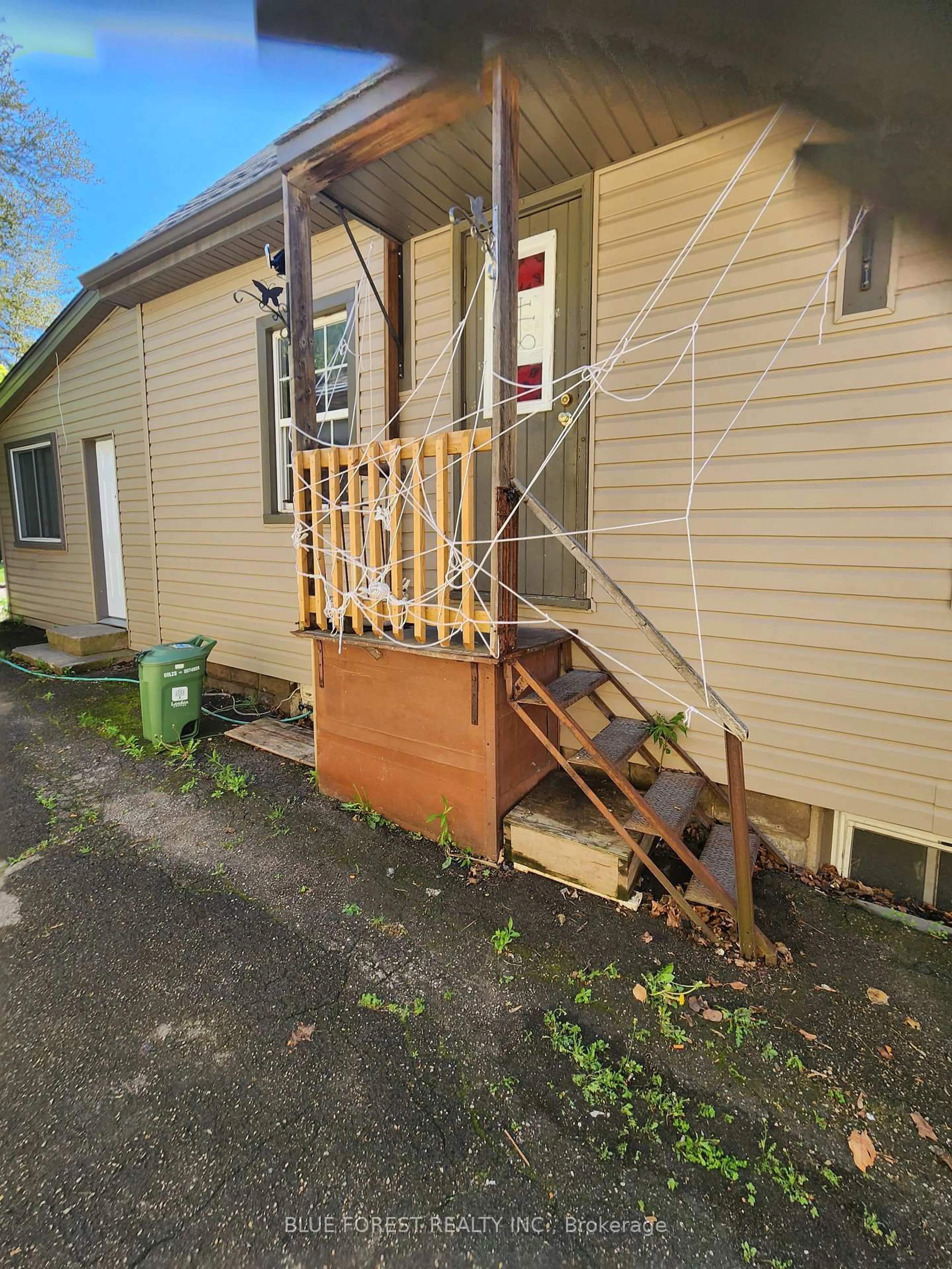 Unknown for 98 Inkerman St, London East Ontario N5Z 1X4