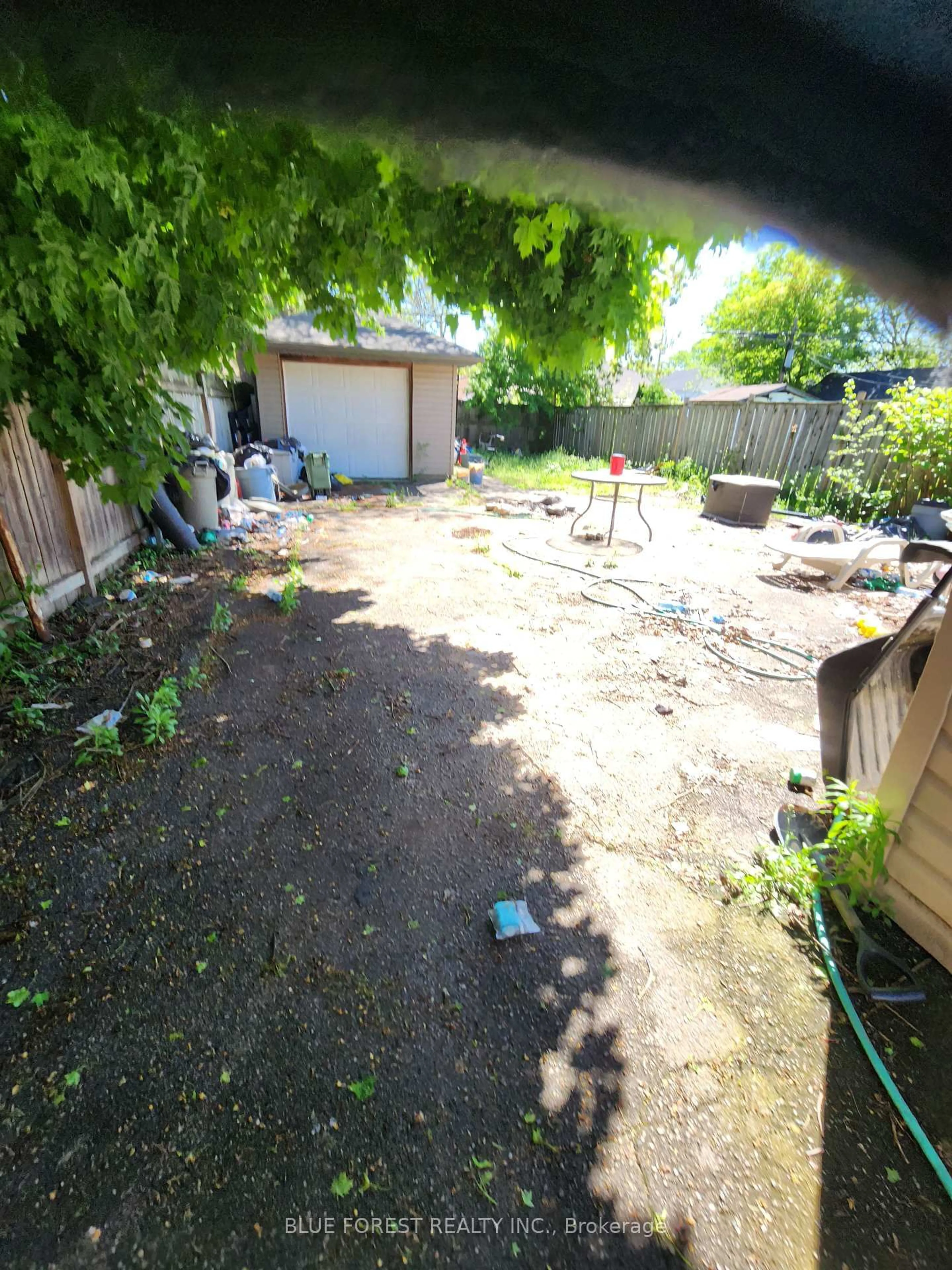 Unknown for 98 Inkerman St, London East Ontario N5Z 1X4