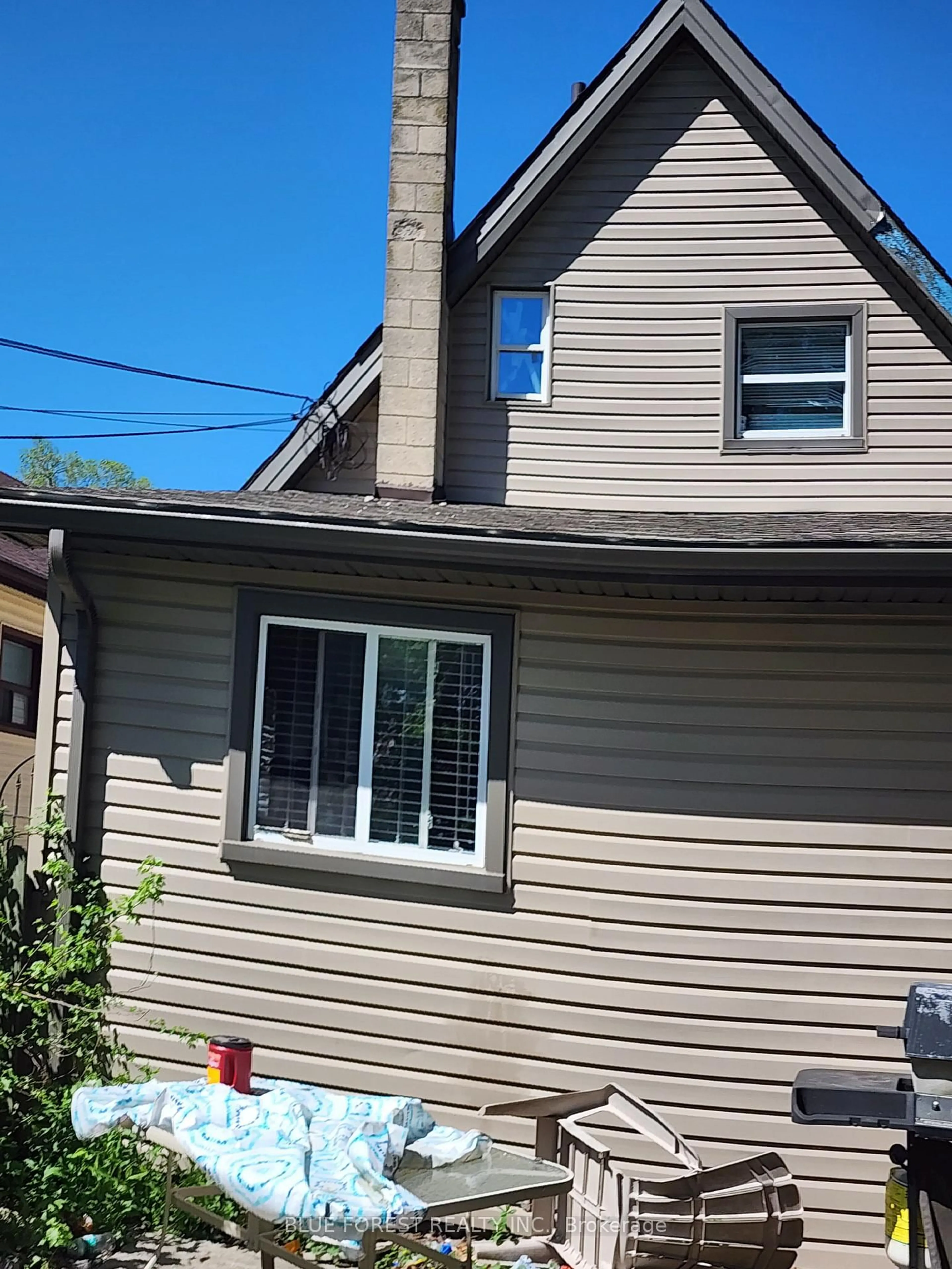 Home with vinyl exterior material, street for 98 Inkerman St, London East Ontario N5Z 1X4