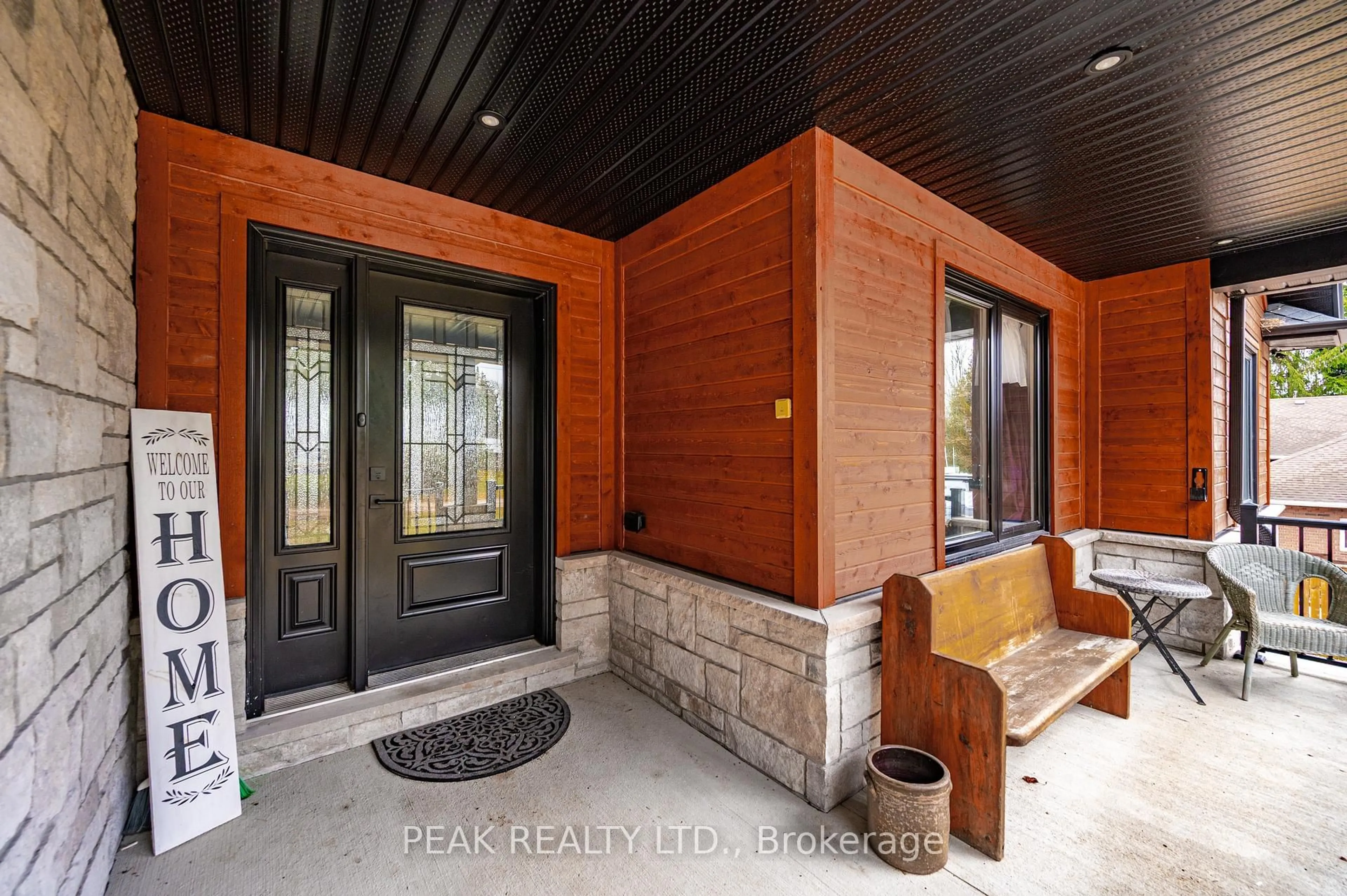 Indoor entryway for 1020 Victoria St, West Grey Ontario N0G 1C0