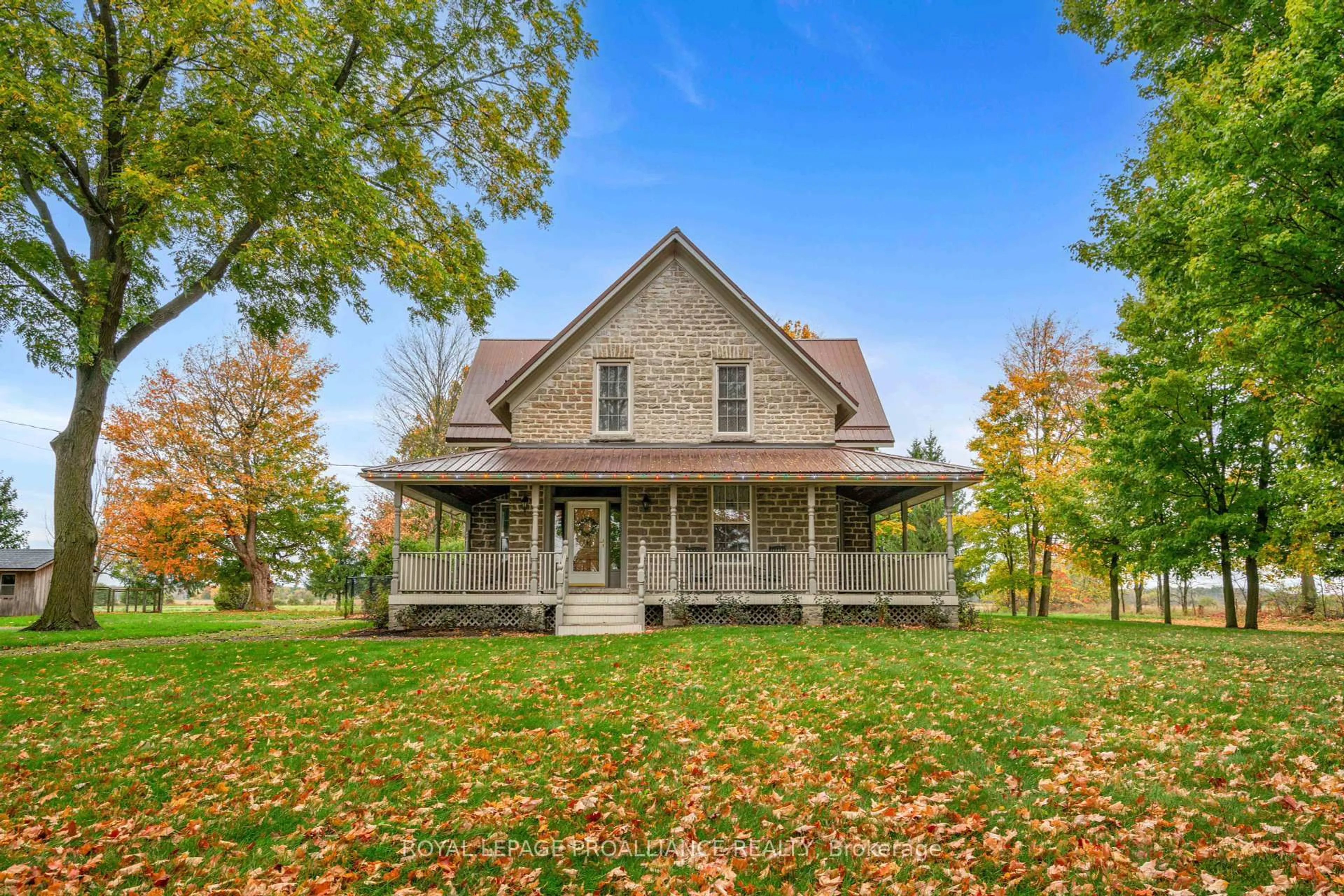 Home with vinyl exterior material, unknown for 3132 County Road 27 Rd, Elizabethtown-Kitley Ontario K0E 1M0