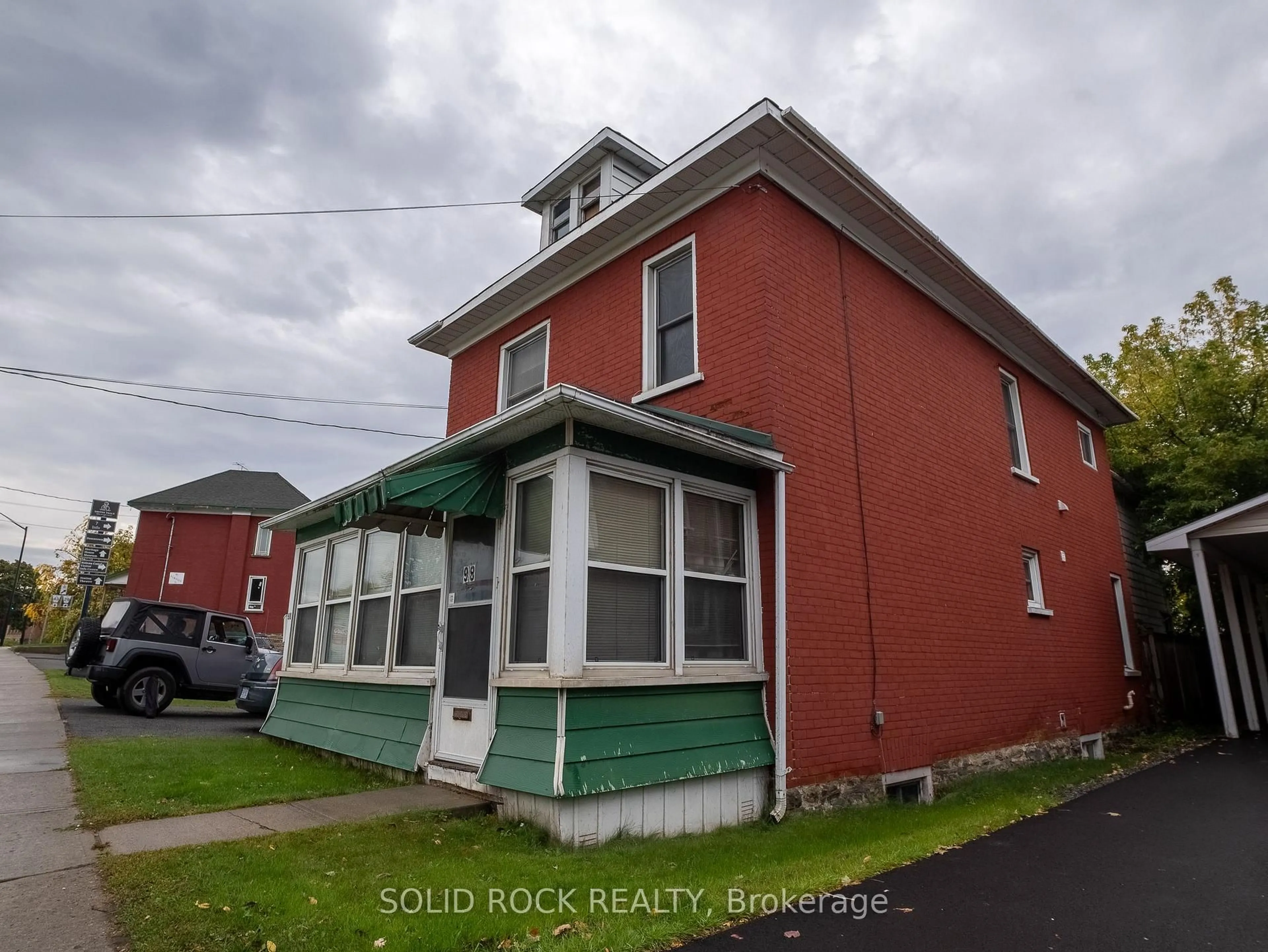 Unknown for 98 Elmsley St, Smiths Falls Ontario K7A 2H2