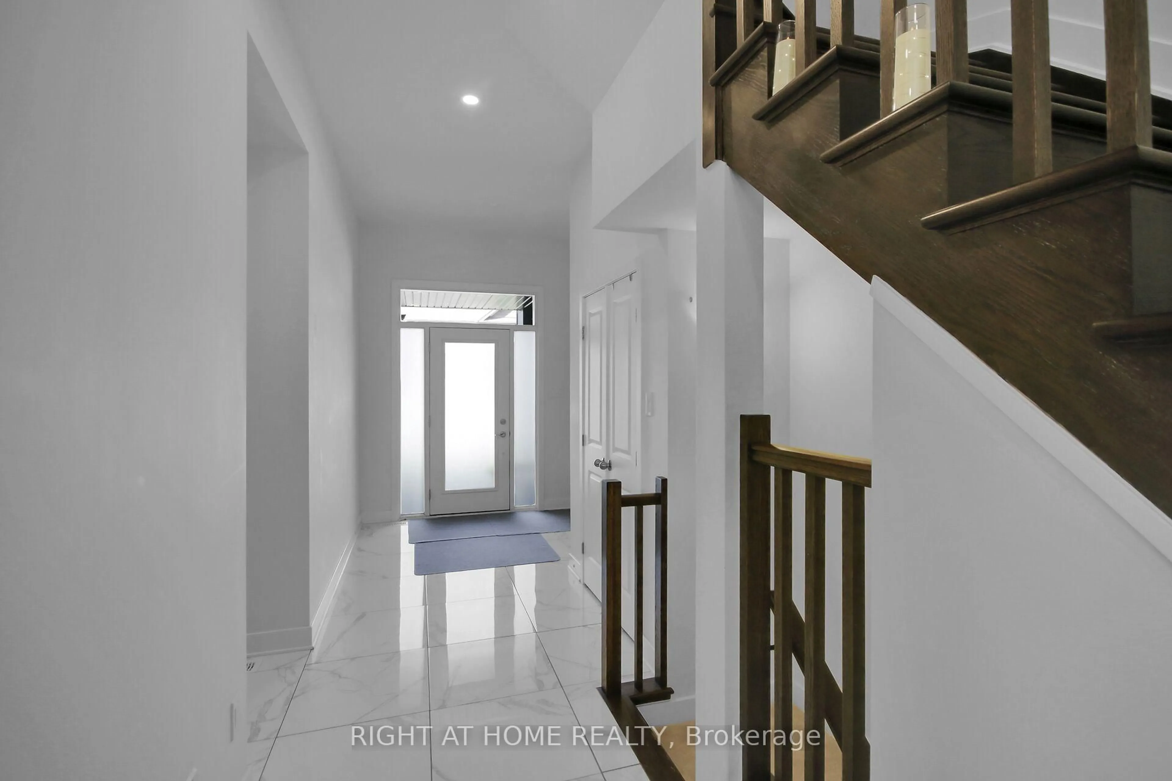 Indoor foyer for 741 Twist Way, Ottawa Ontario K2V 0M9