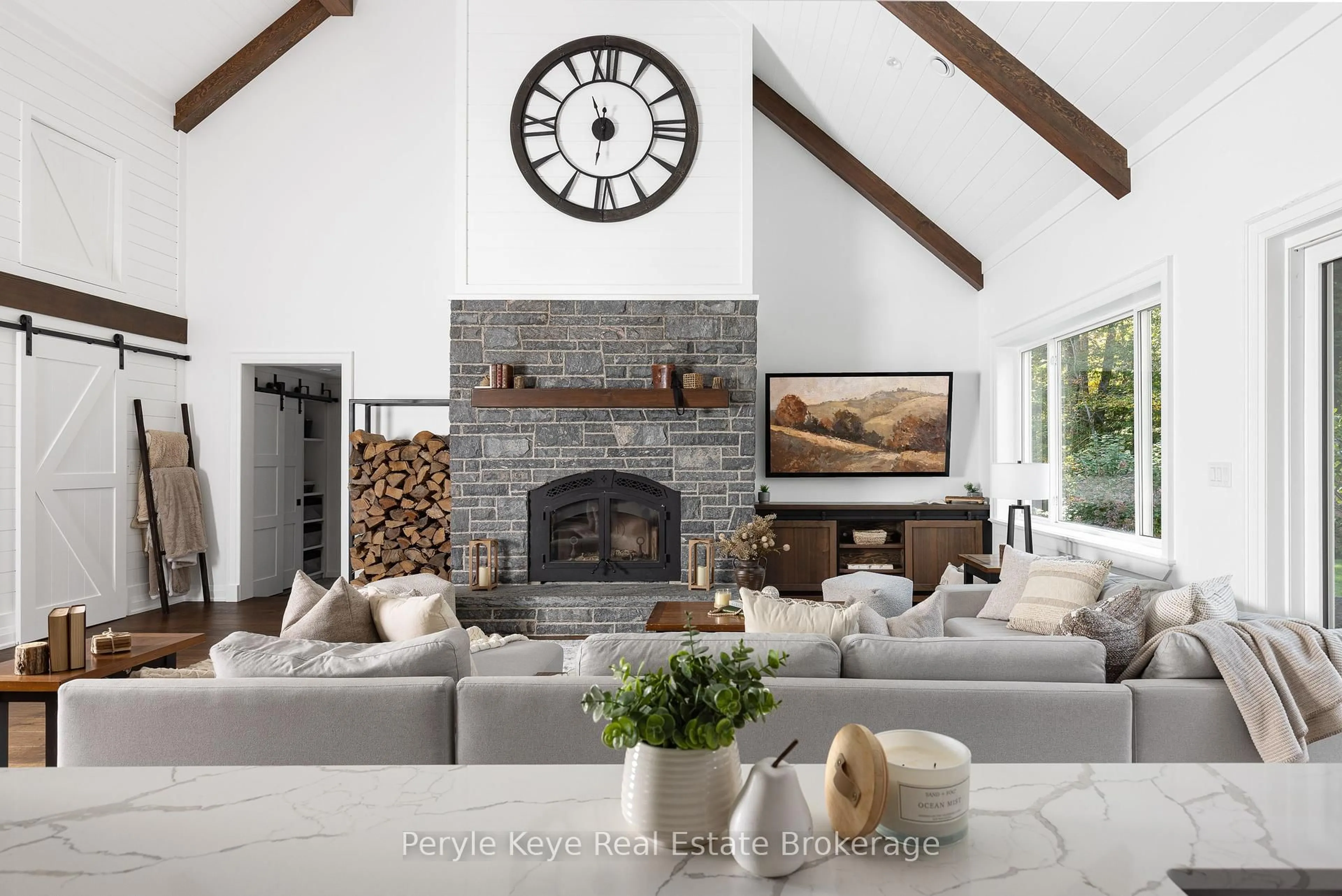 Living room with furniture, unknown for 1100 Xavier St, Gravenhurst Ontario P0E 1G0