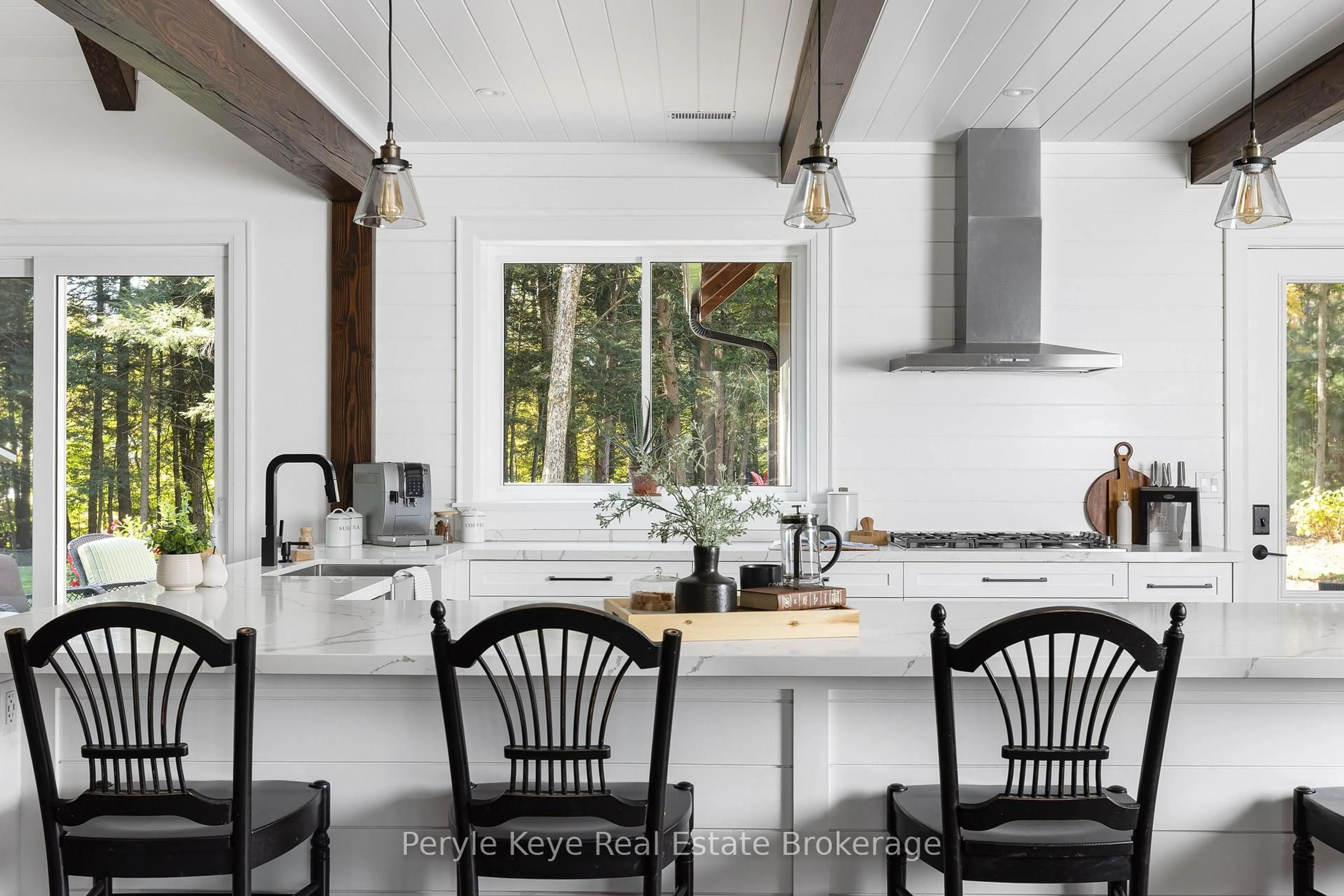 Open concept kitchen, ceramic/tile floor for 1100 Xavier St, Gravenhurst Ontario P0E 1G0