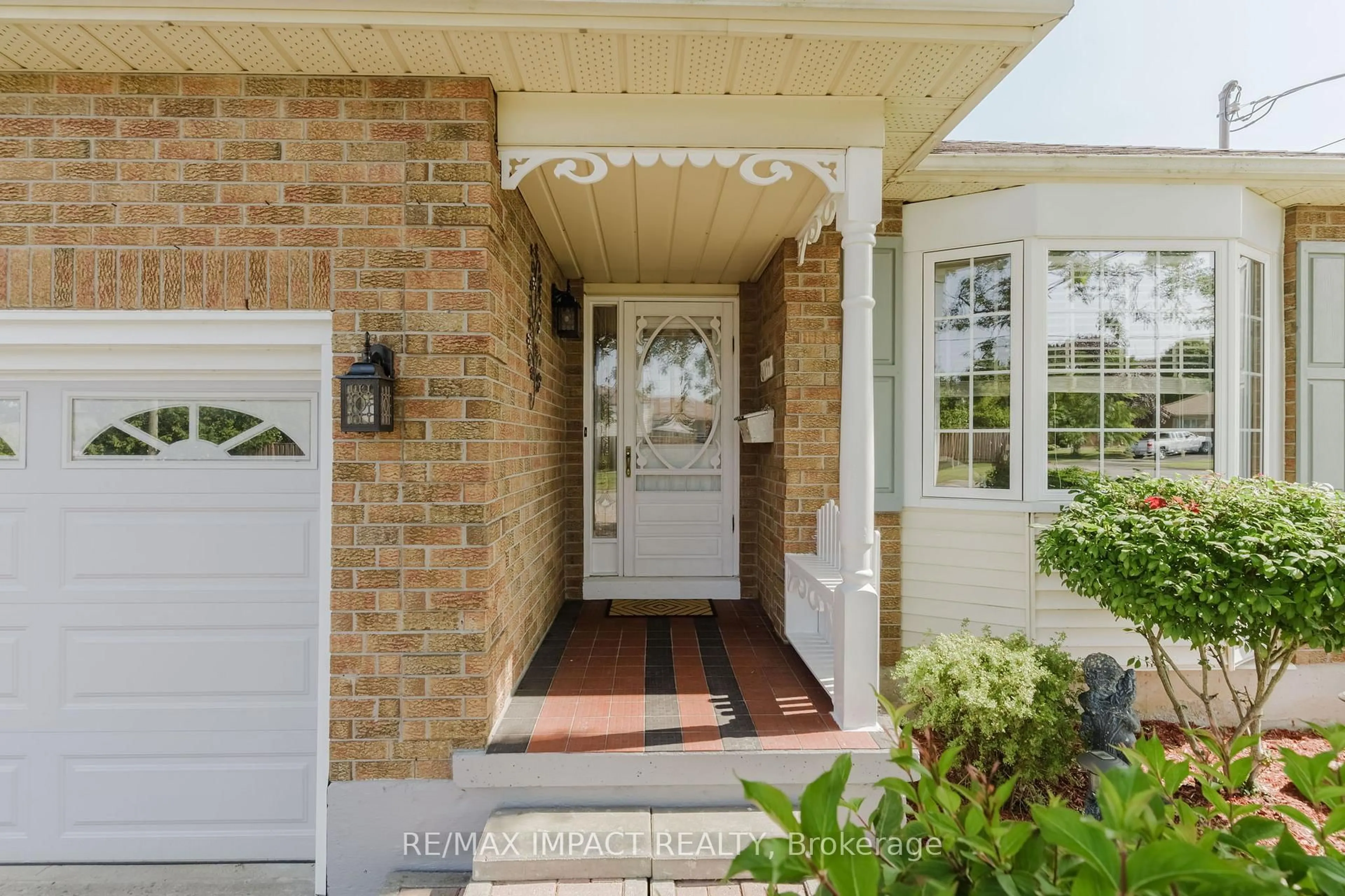 Indoor entryway for 799 Daintry Cres, Cobourg Ontario K9A 4Z3