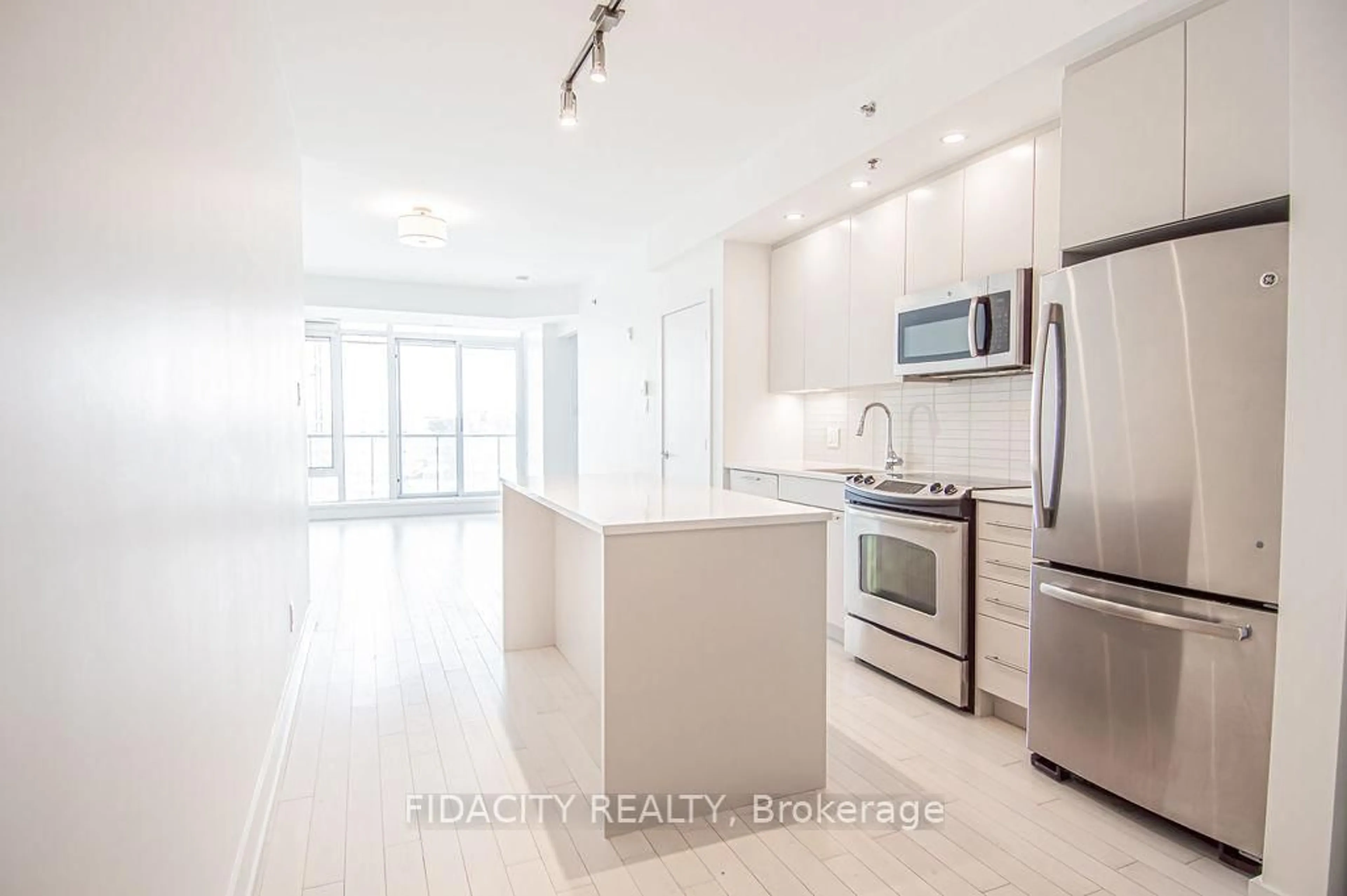 Open concept kitchen, ceramic/tile floor for 88 Richmond Rd #513, Ottawa Ontario K1Z 0B1