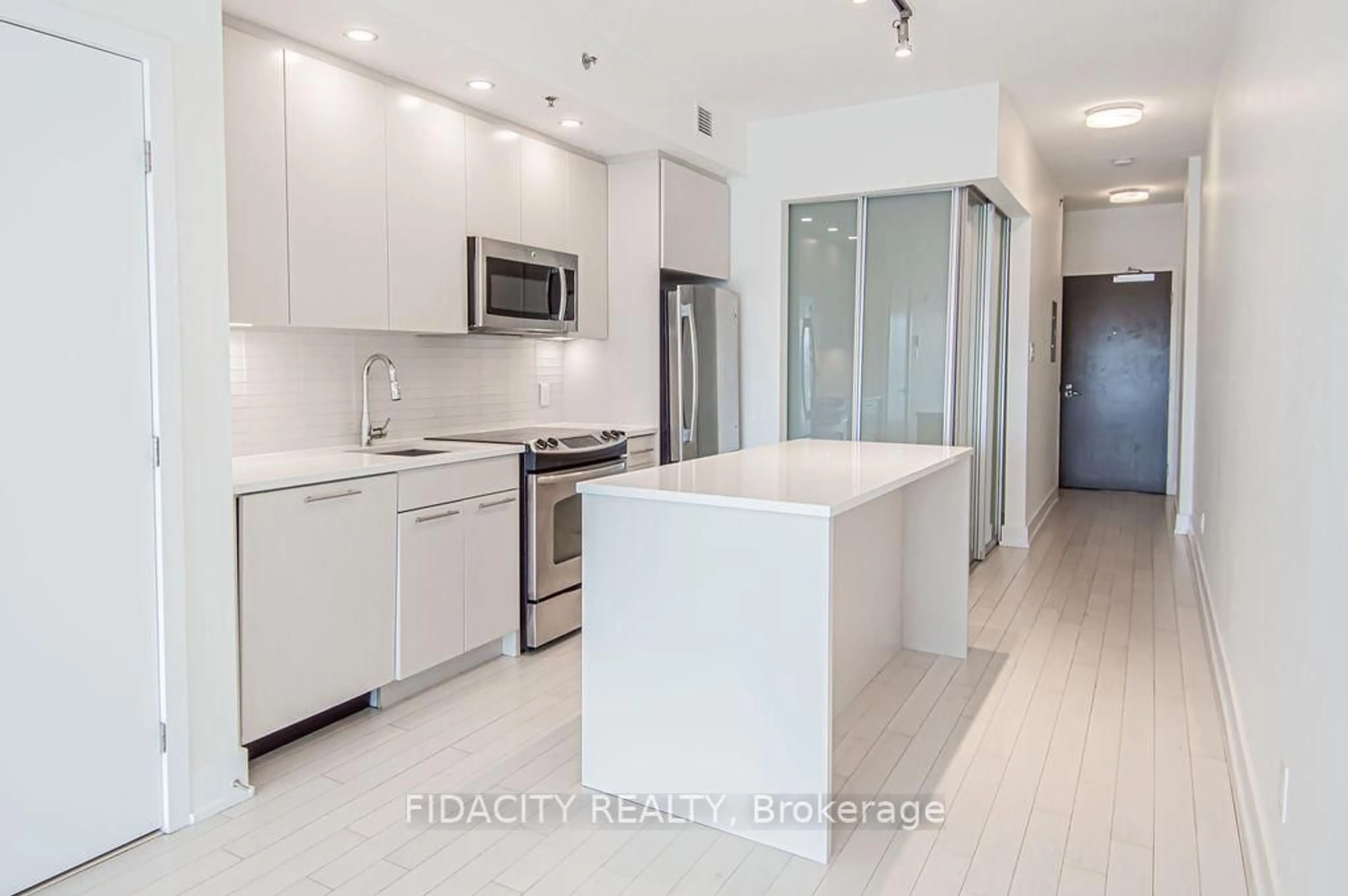 Open concept kitchen, ceramic/tile floor for 88 Richmond Rd #513, Ottawa Ontario K1Z 0B1