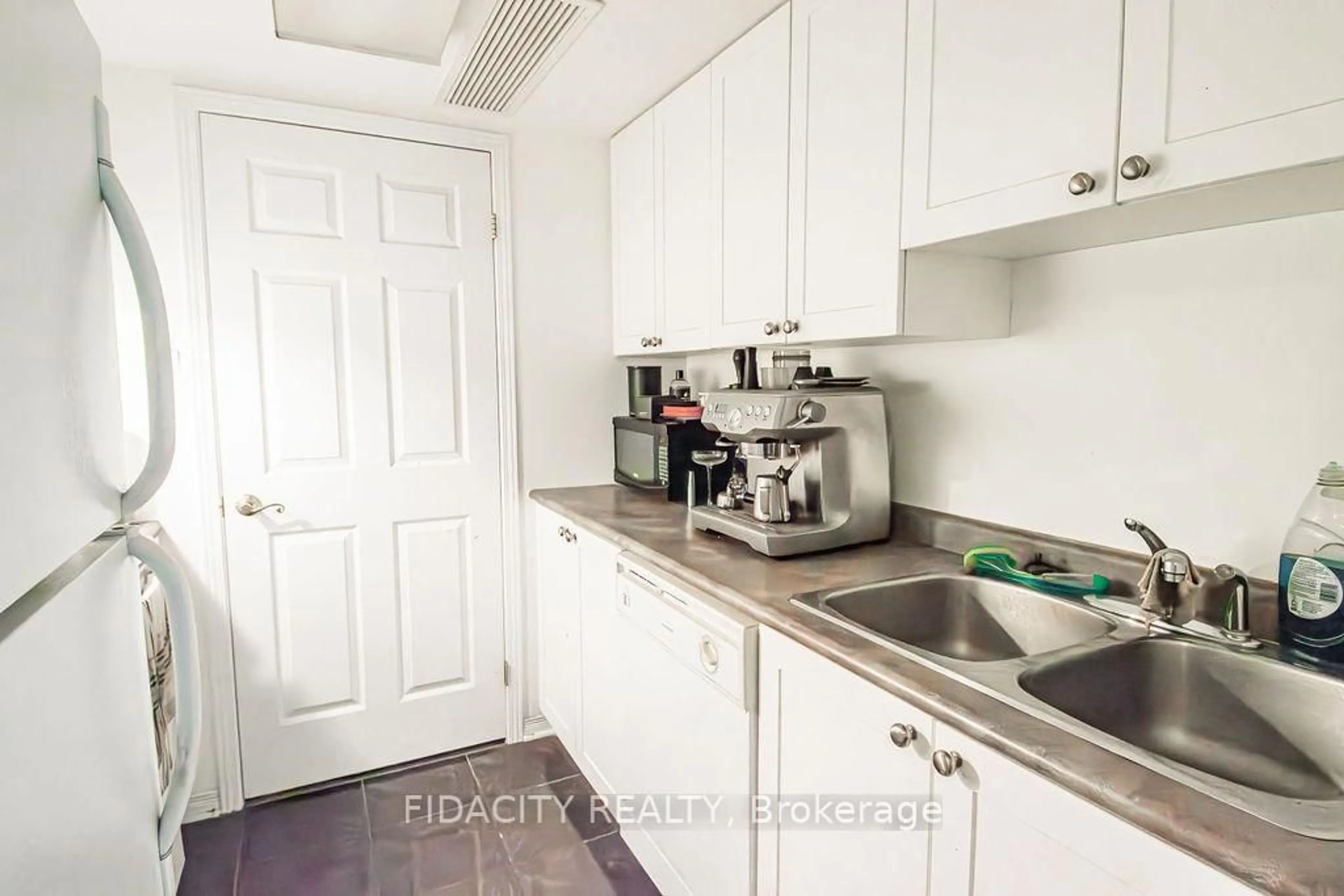 Standard kitchen, unknown for 310 Central Park Dr #5C, Ottawa Ontario K2C 4G4