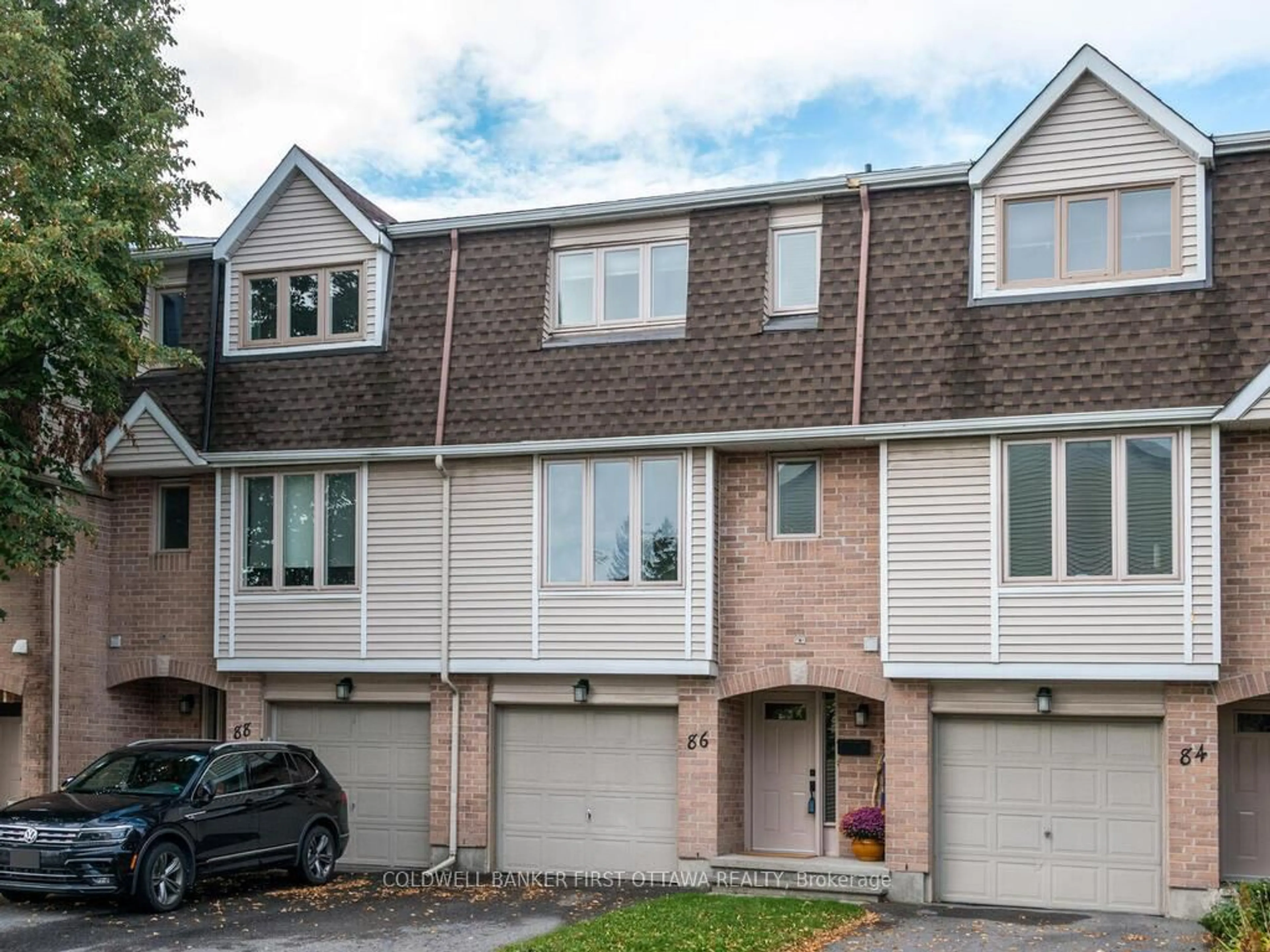 Home with vinyl exterior material, street for 86 Lightfoot Pl, Ottawa Ontario K2L 3L9